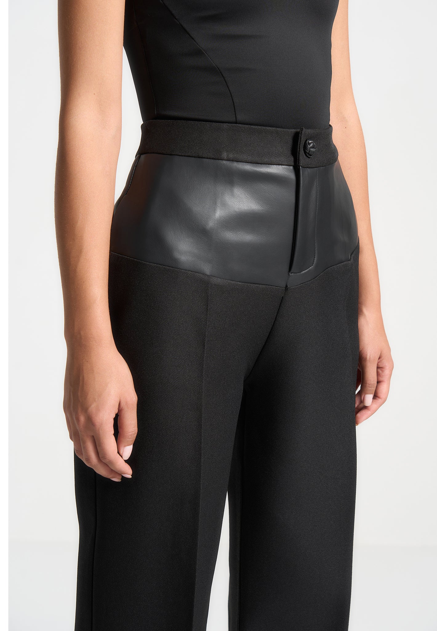 Pantalon sur mesure en cuir végétalien - noir