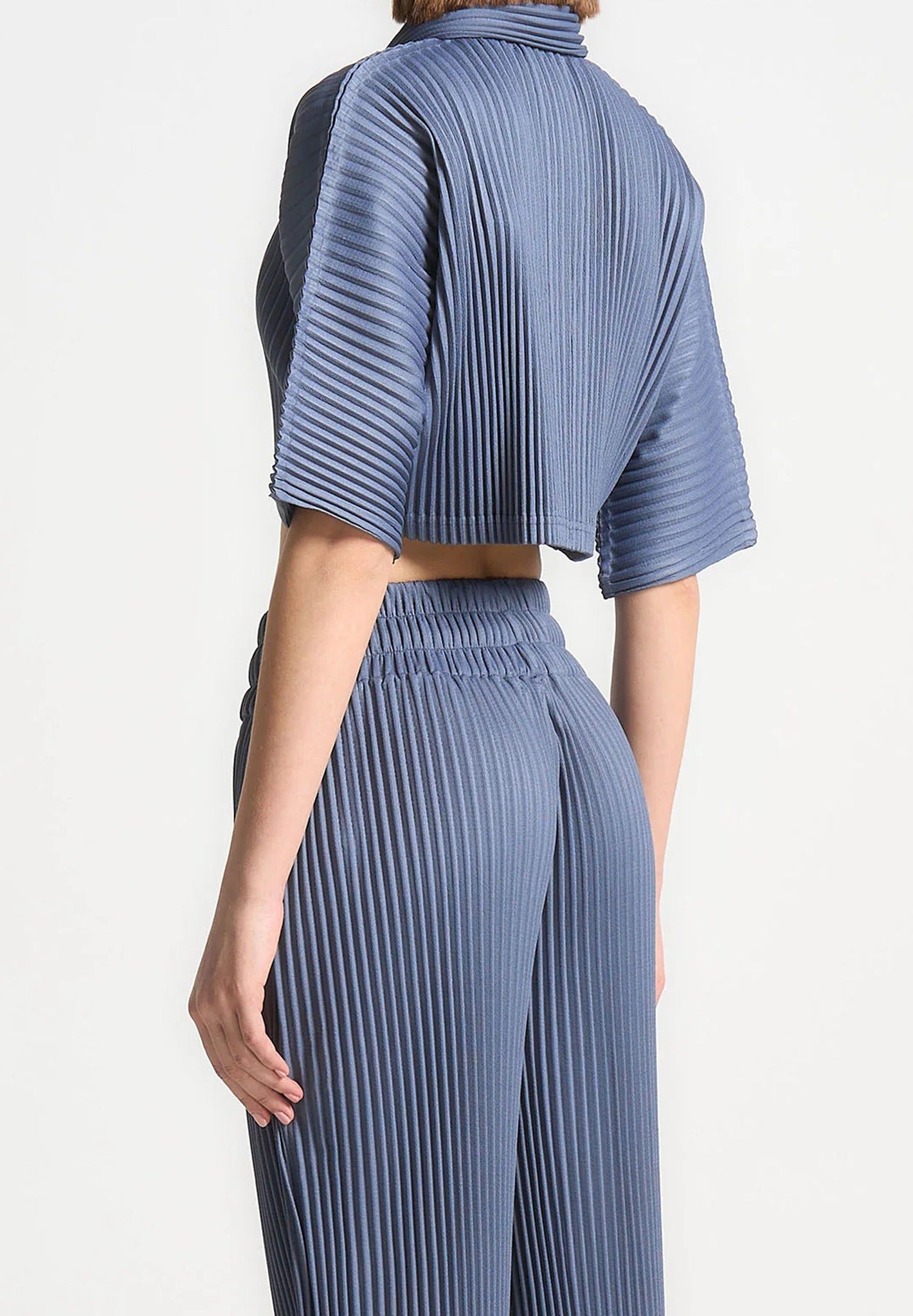 Mona - Pleated Cropped Shirt - Black