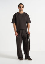 leon-boxy-cropped-hatched-t-shirt-dark-brown