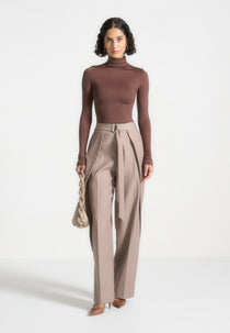 Élise - Mock Neck Long Sleeve Top - Brown
