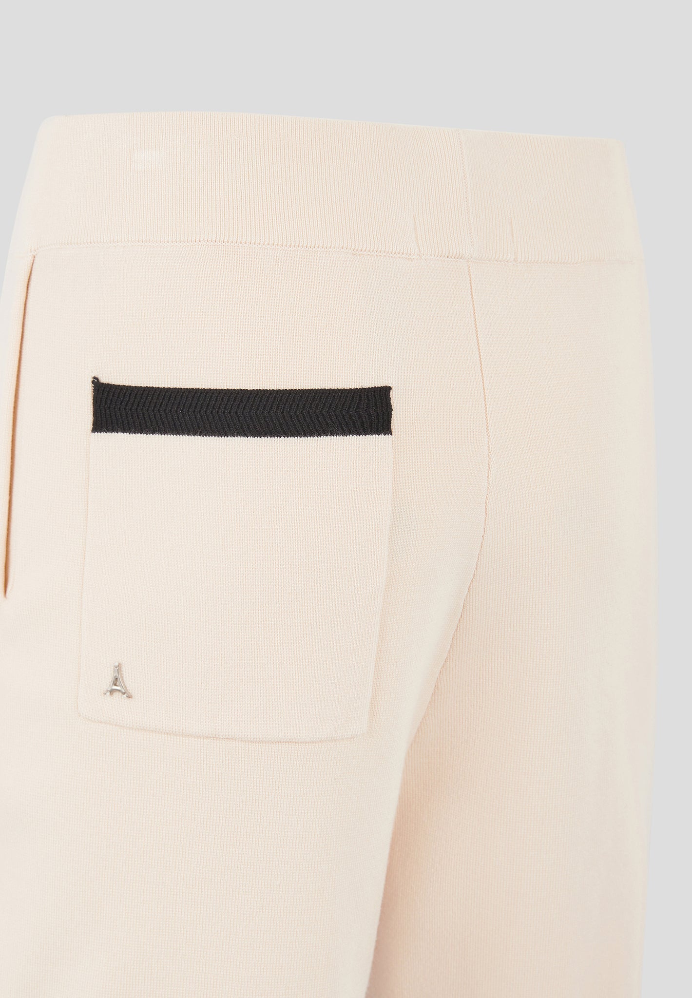R⁠egis - Contrast Detail Knit Shorts - Cream