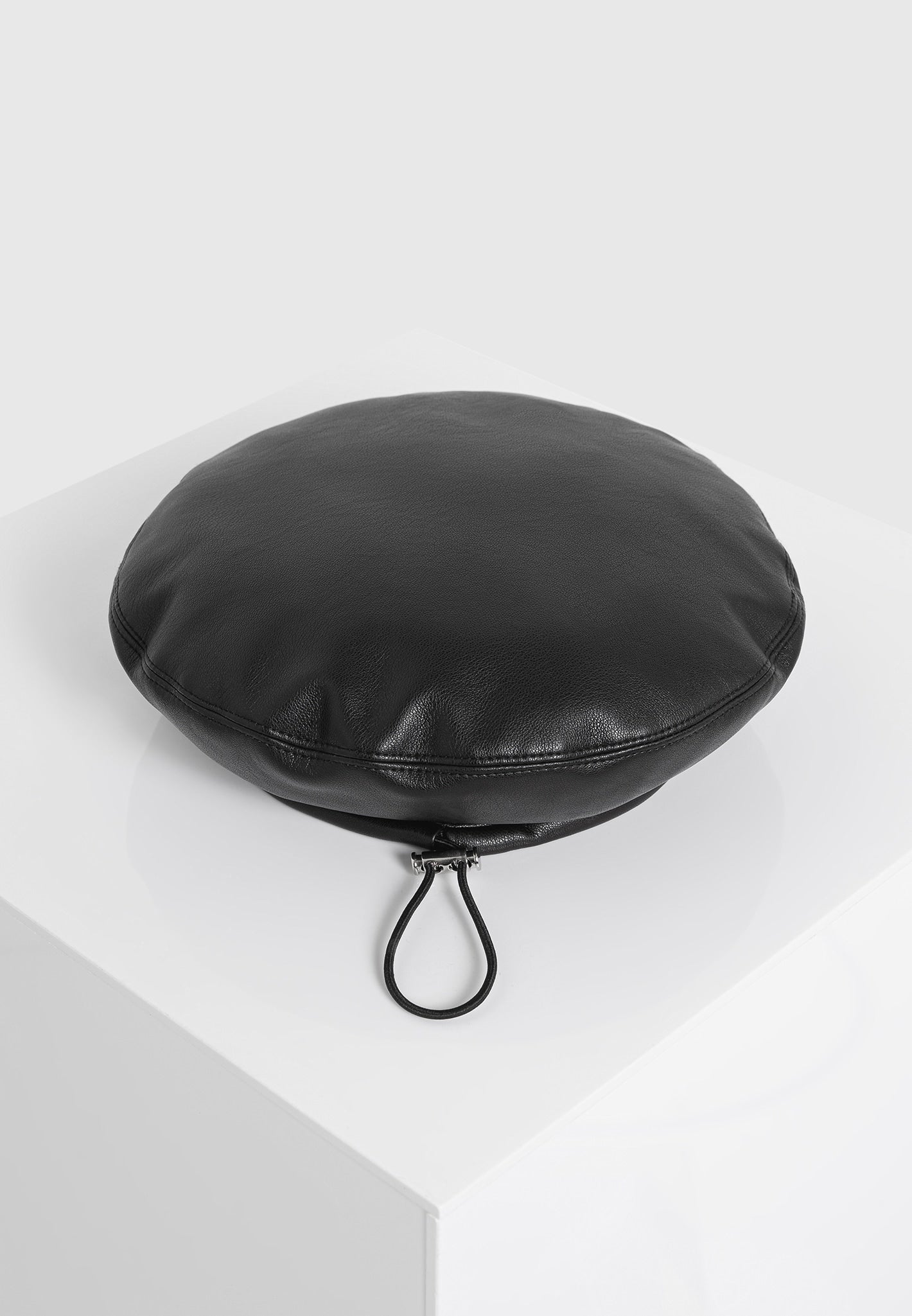 vegan-leather-beret-black