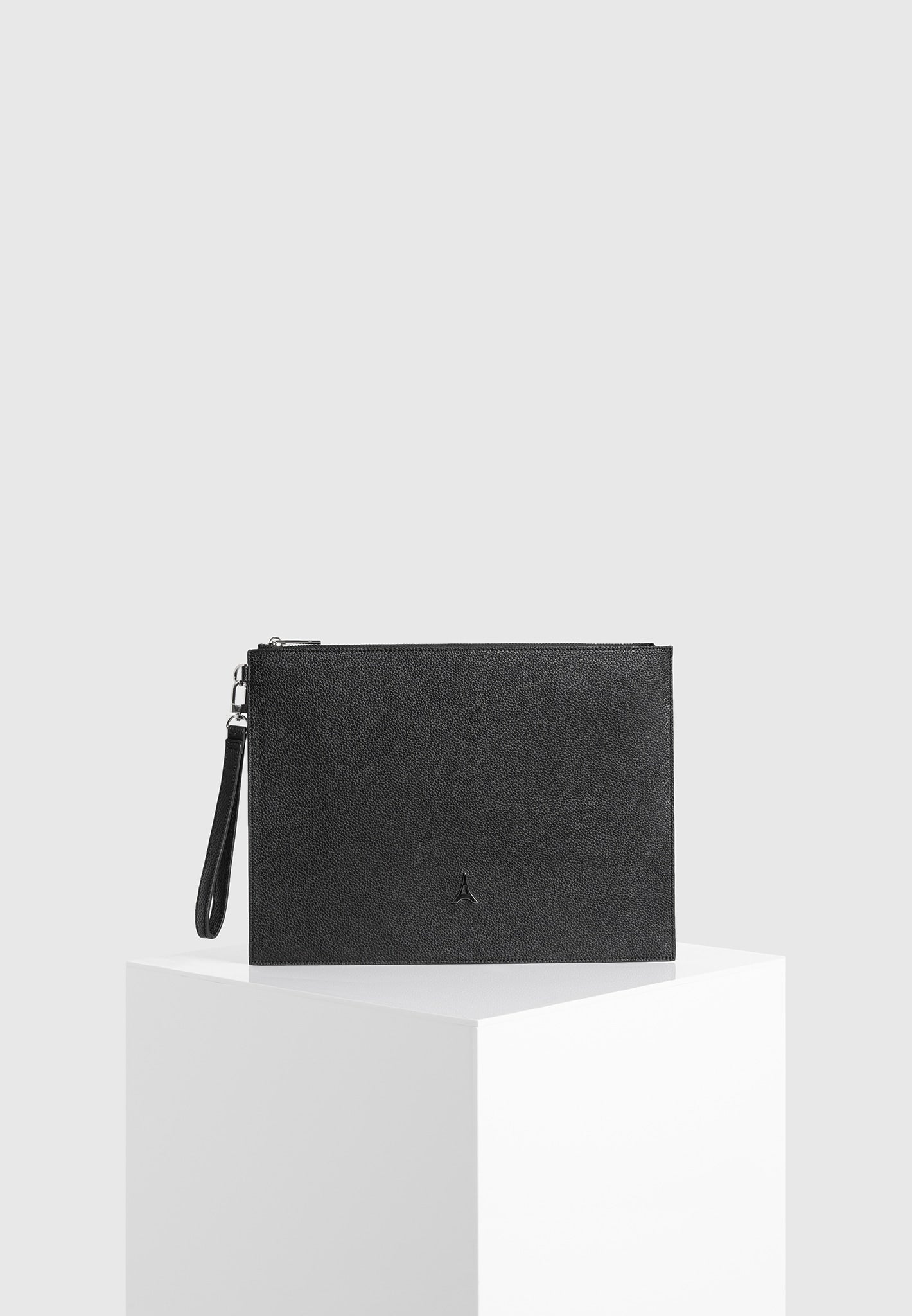 vegan-leather-eiffel-laptop-case-black 