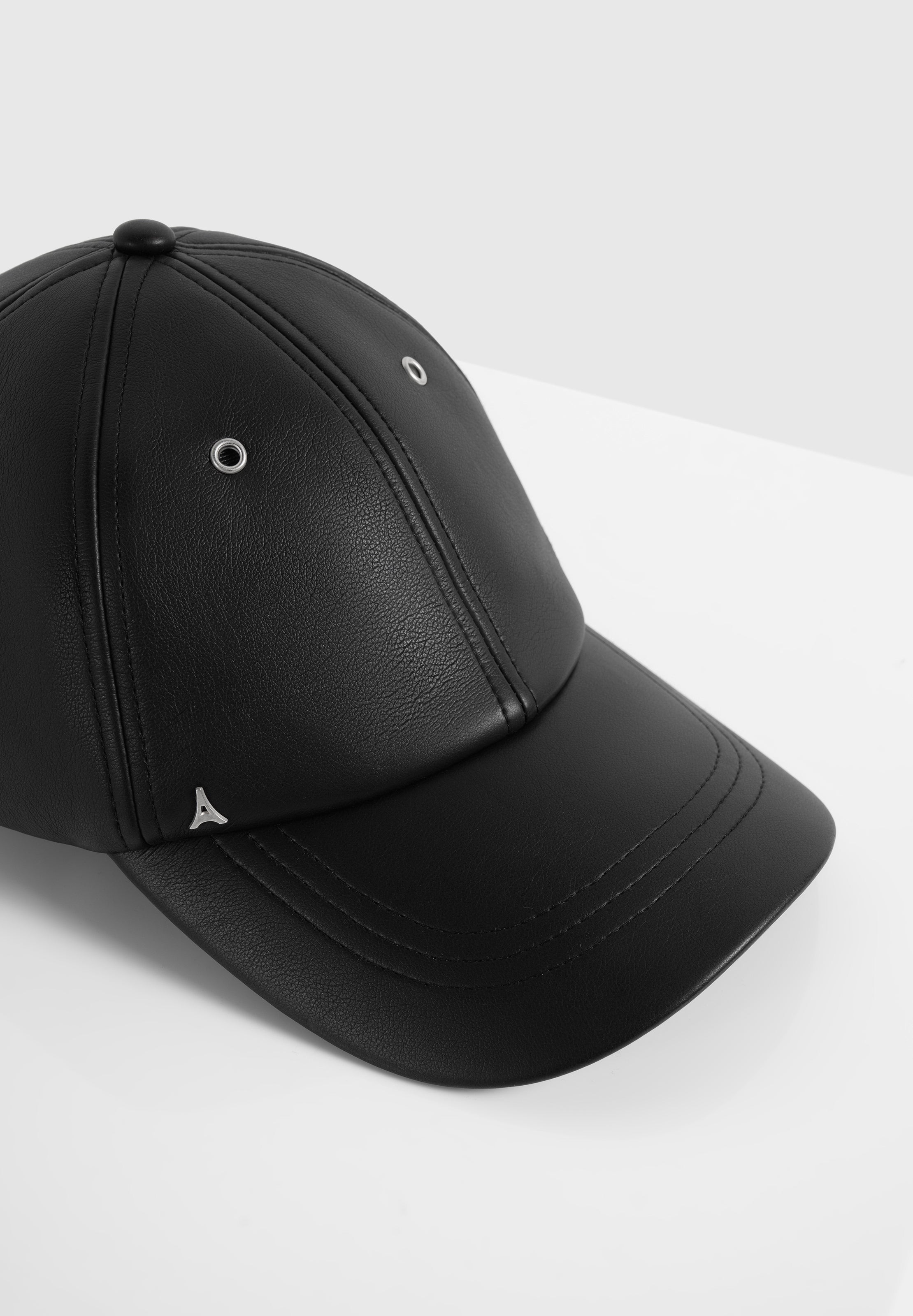 Lou - Leather Cap - Black 