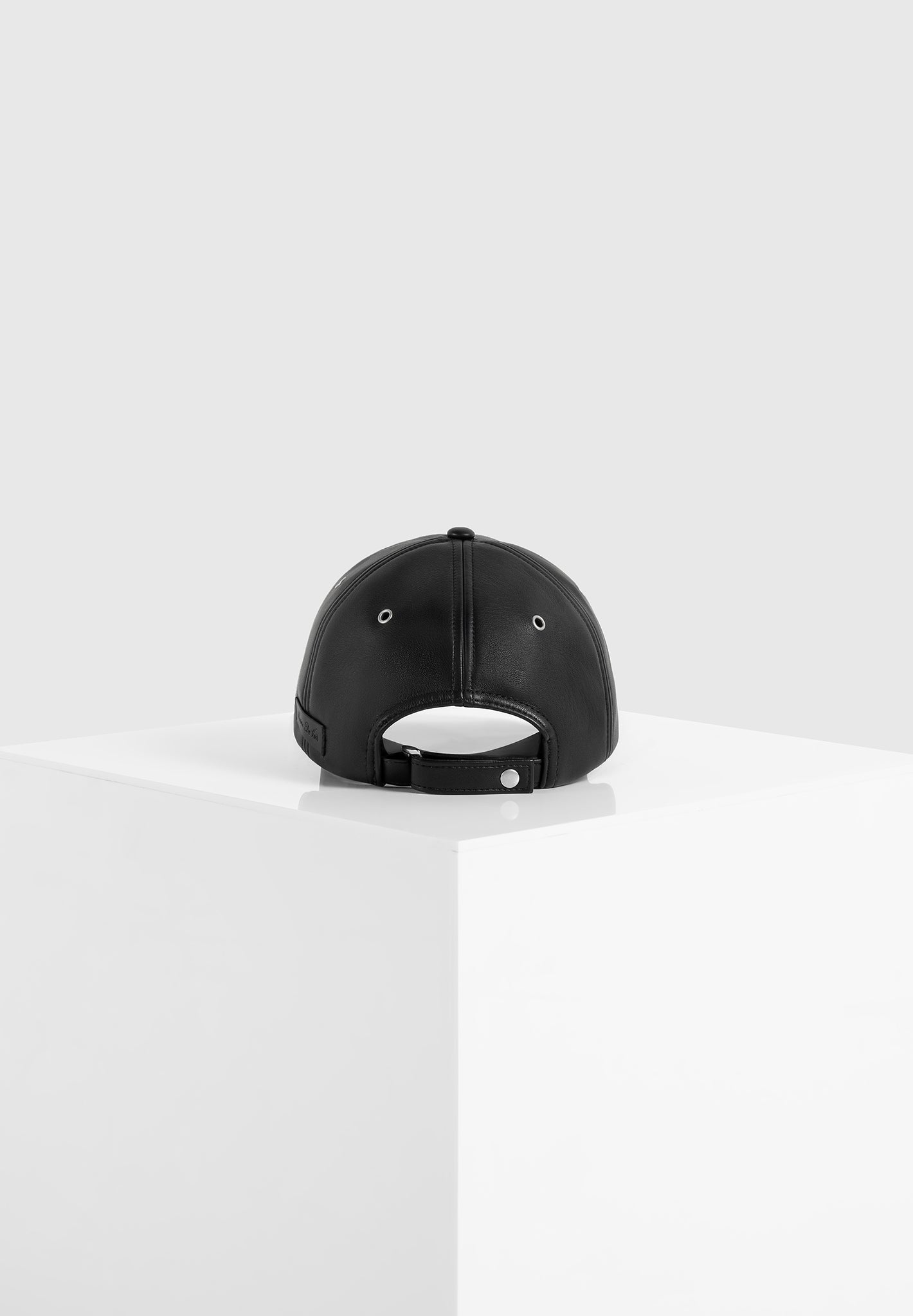 Lou - Leather Cap - Black