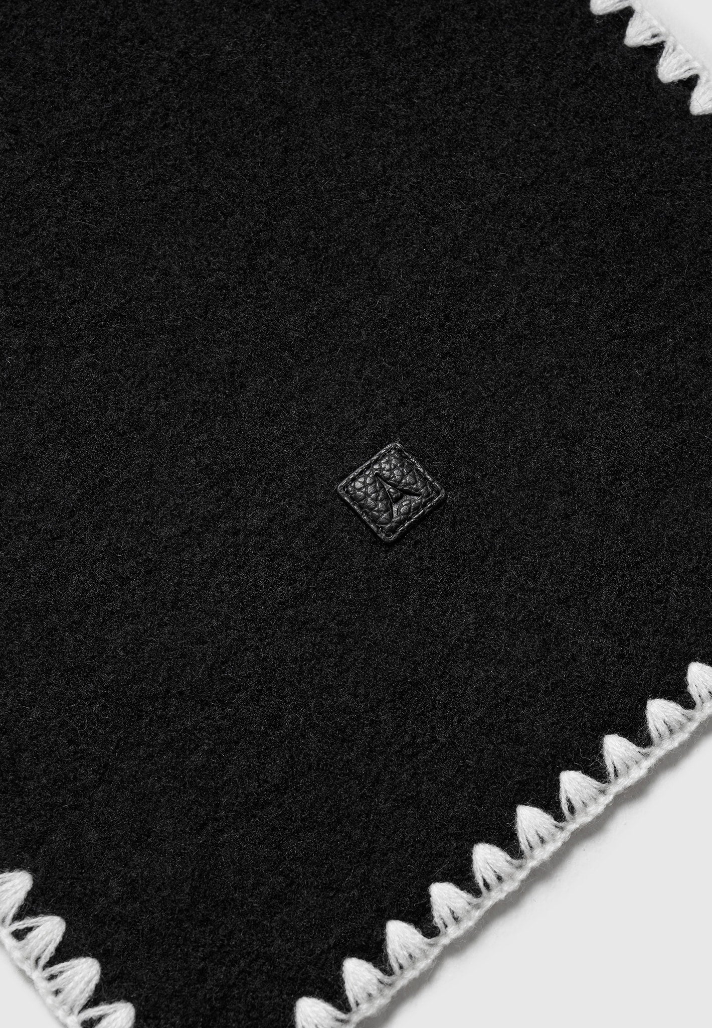 Aube - Blanket Stitch Wool Scarf - Black