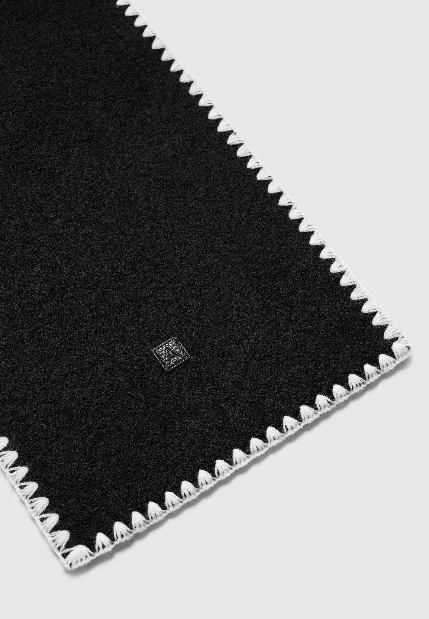 Aube - Blanket Stitch Wool Scarf - Black