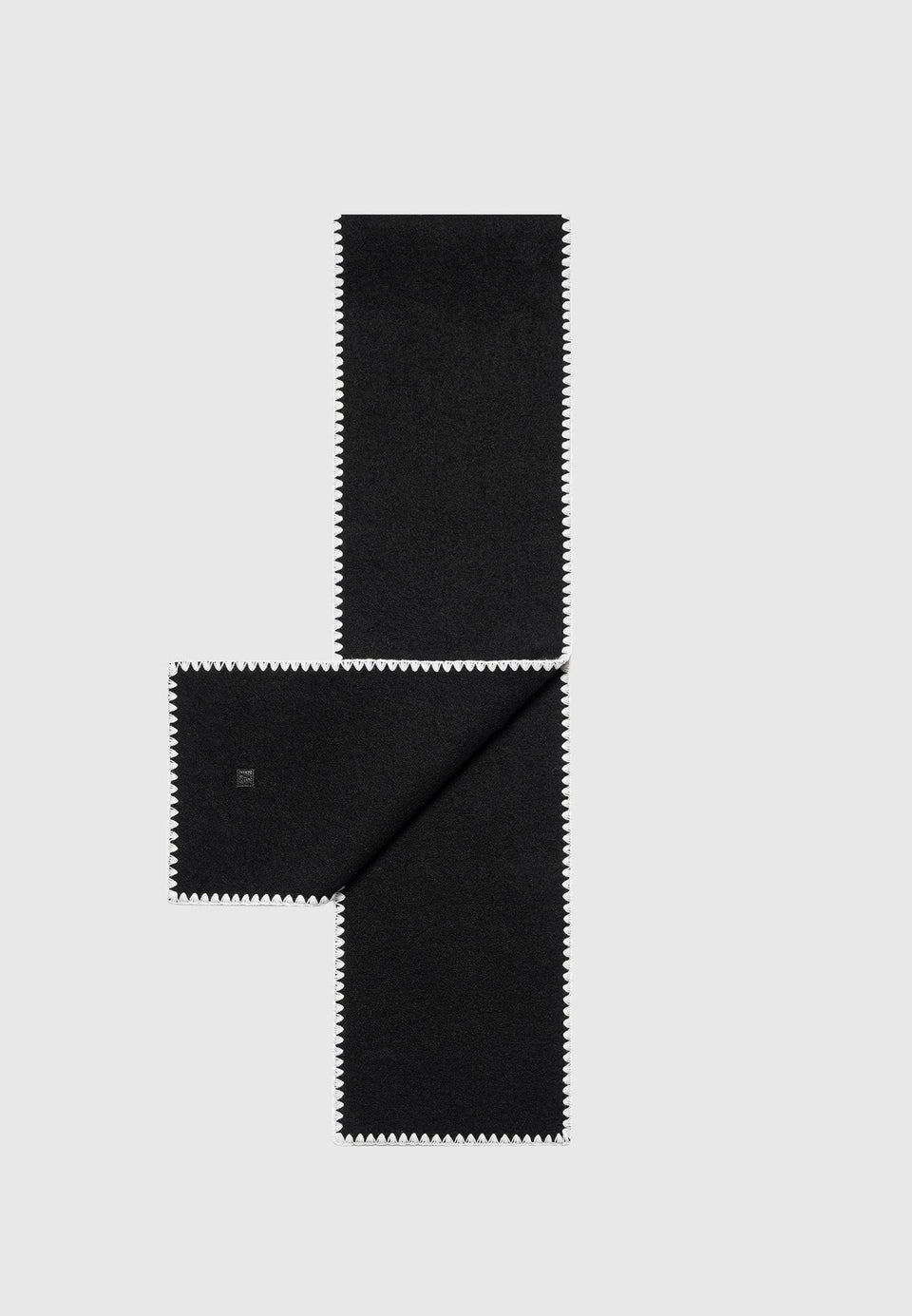 aube-blanket-stitch-wool-scarf-black
