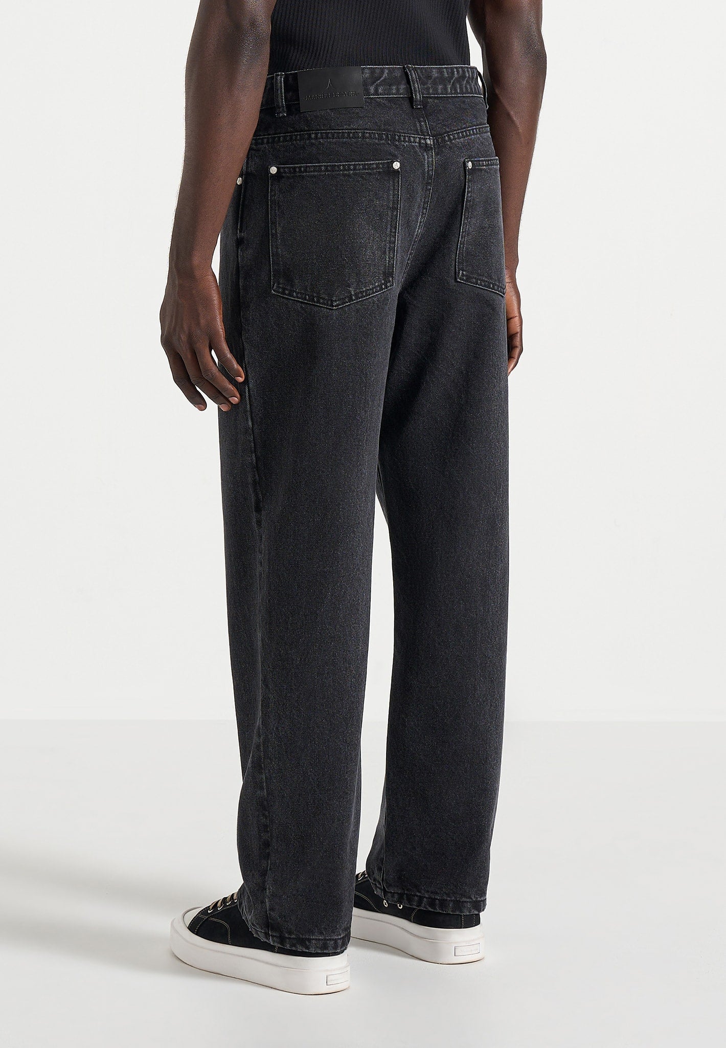dn002-relaxed-fit-denim-jeans-black