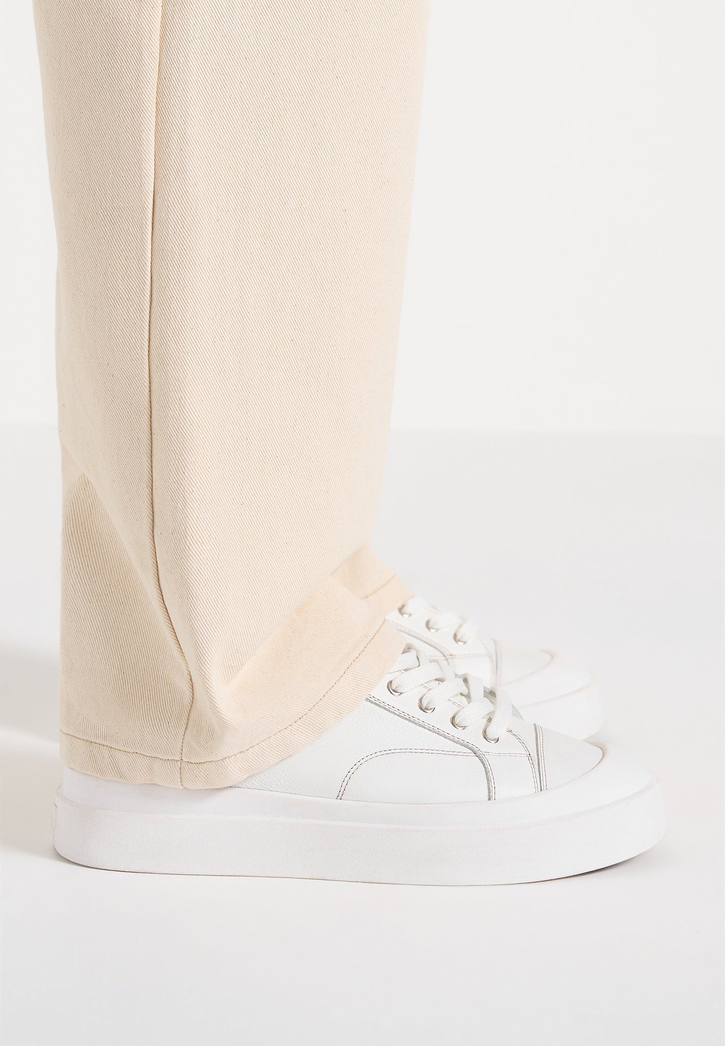 mens-vienna-leather-contrast-stitch-sneakers-white