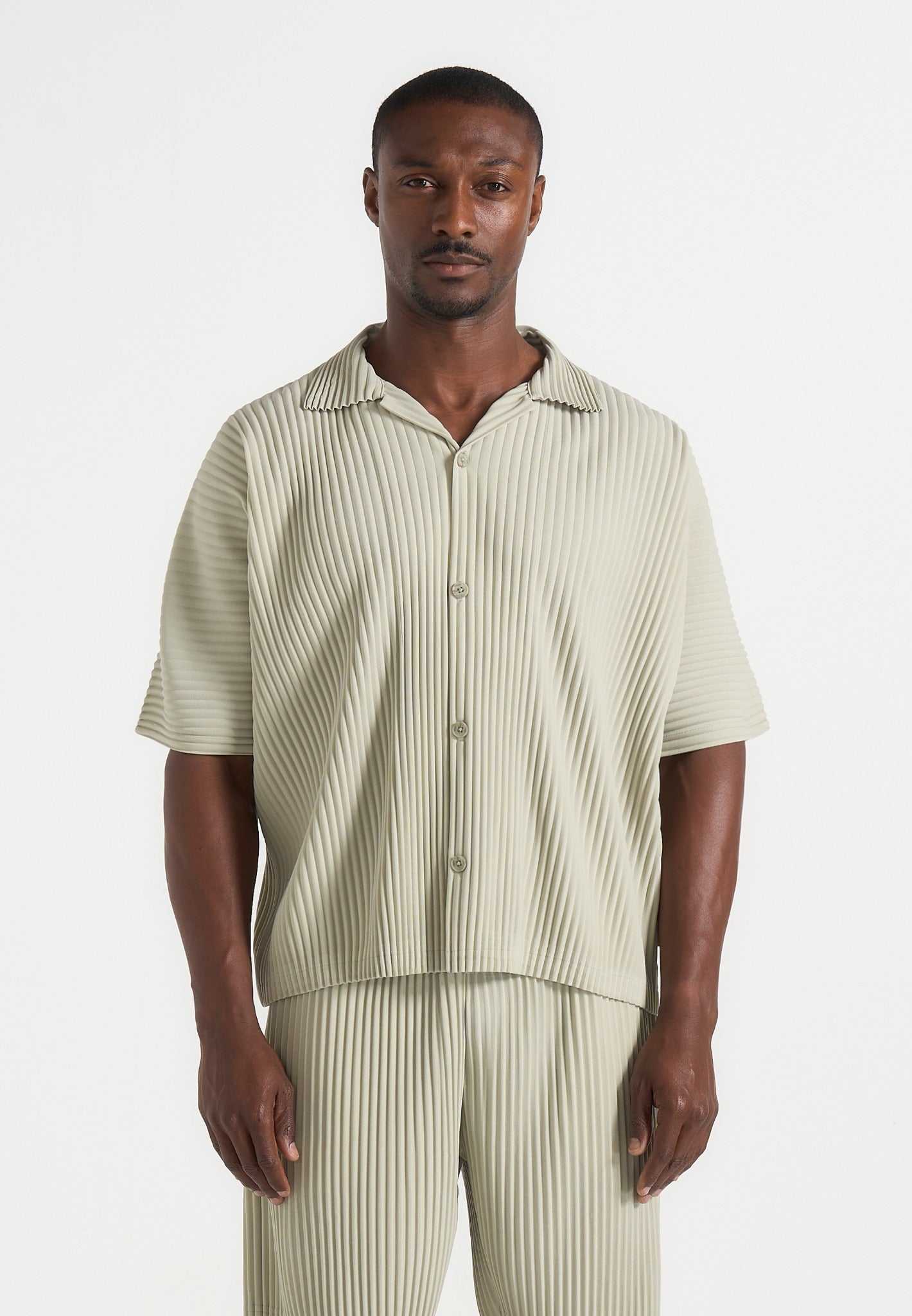 justin-pleated-boxy-shirt-sage 
