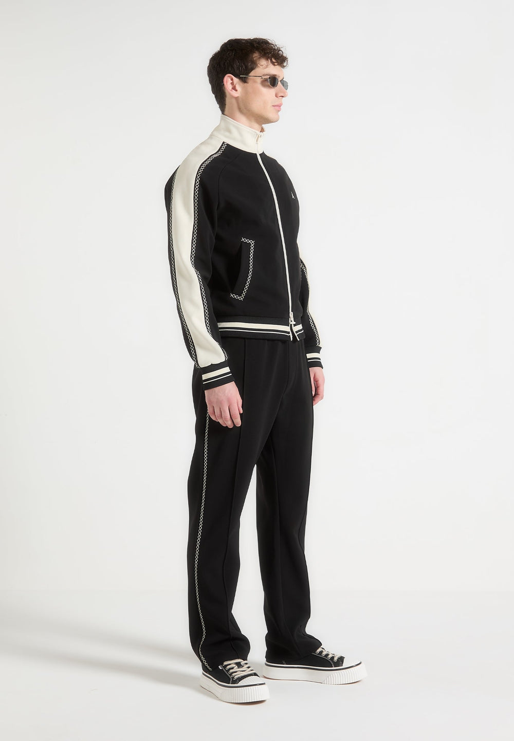 contrast-whipstitch-relaxed-track-pants-black