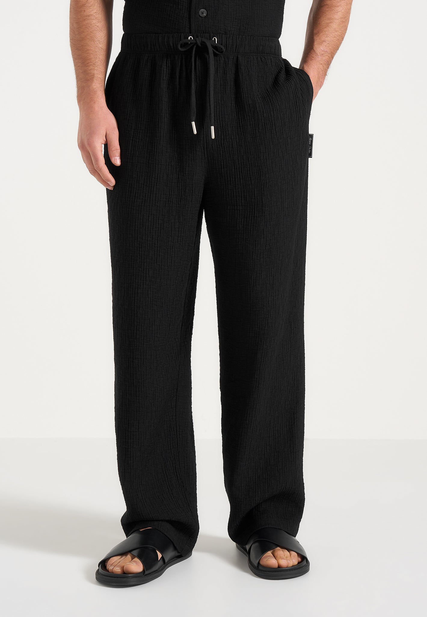 addison-unisex-textured-relaxed-fit-trousers-black