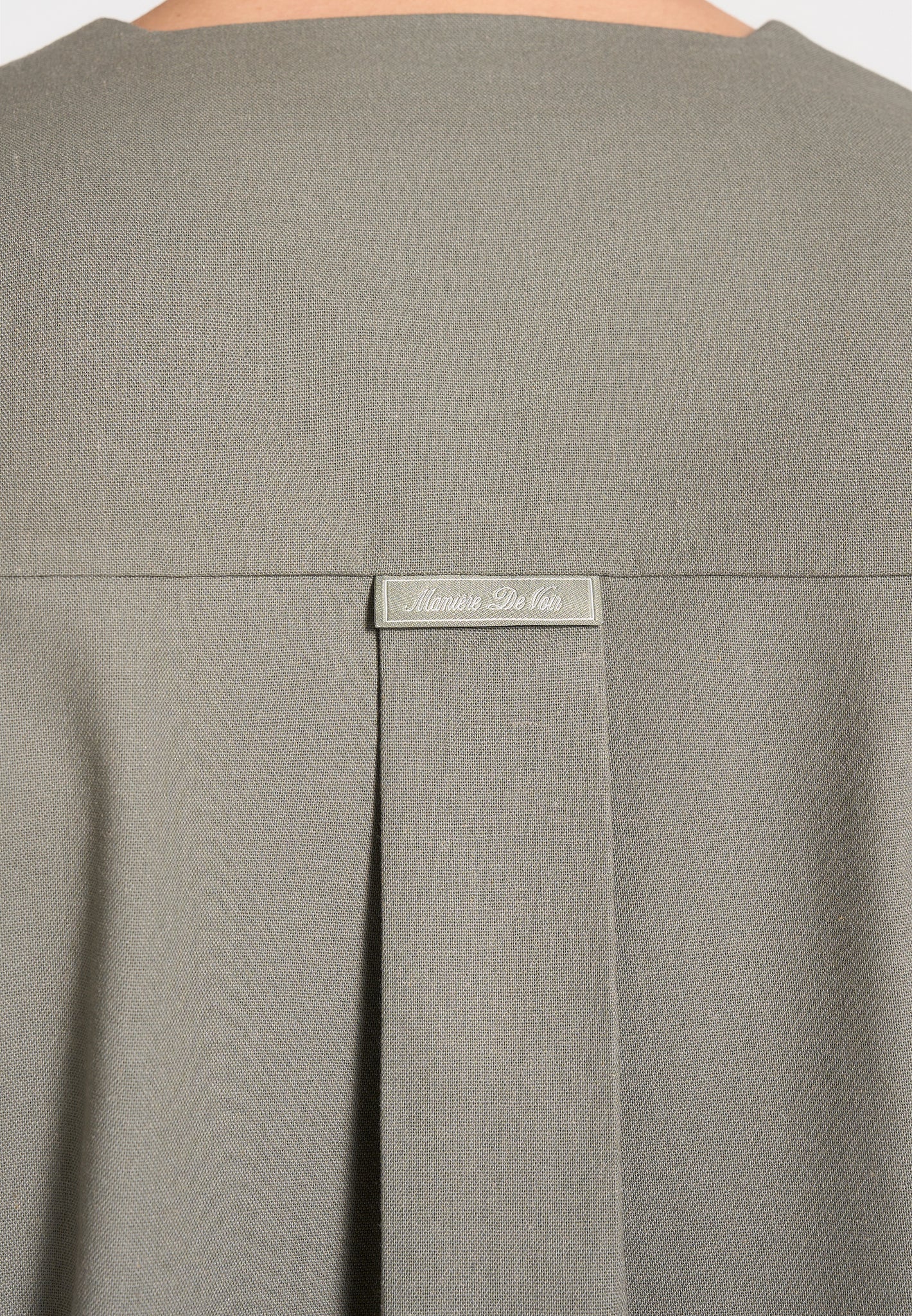 axel-minimal-kimono-shirt-khaki