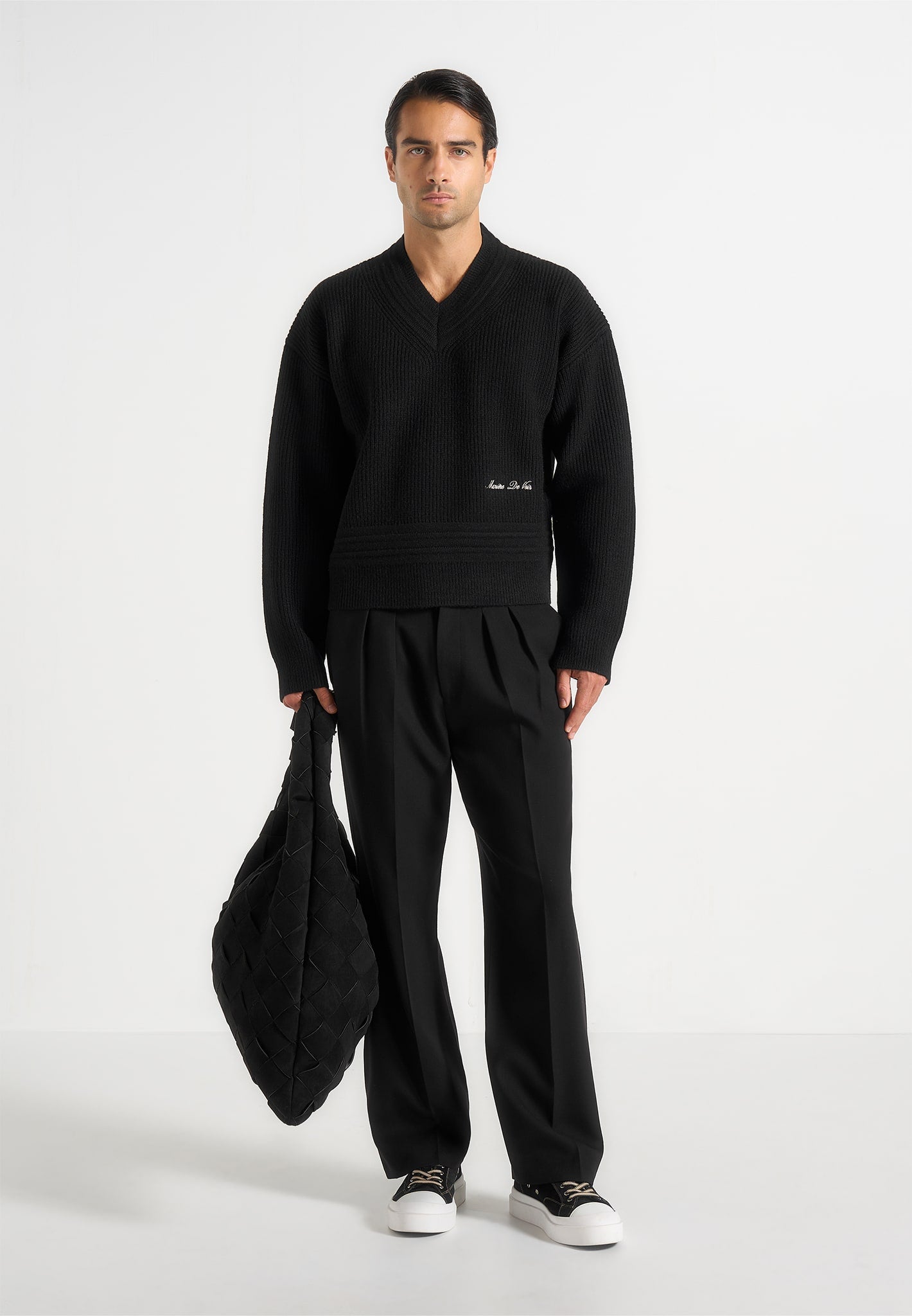 Rémi - V-Neck Signature Knit Jumper - Black 