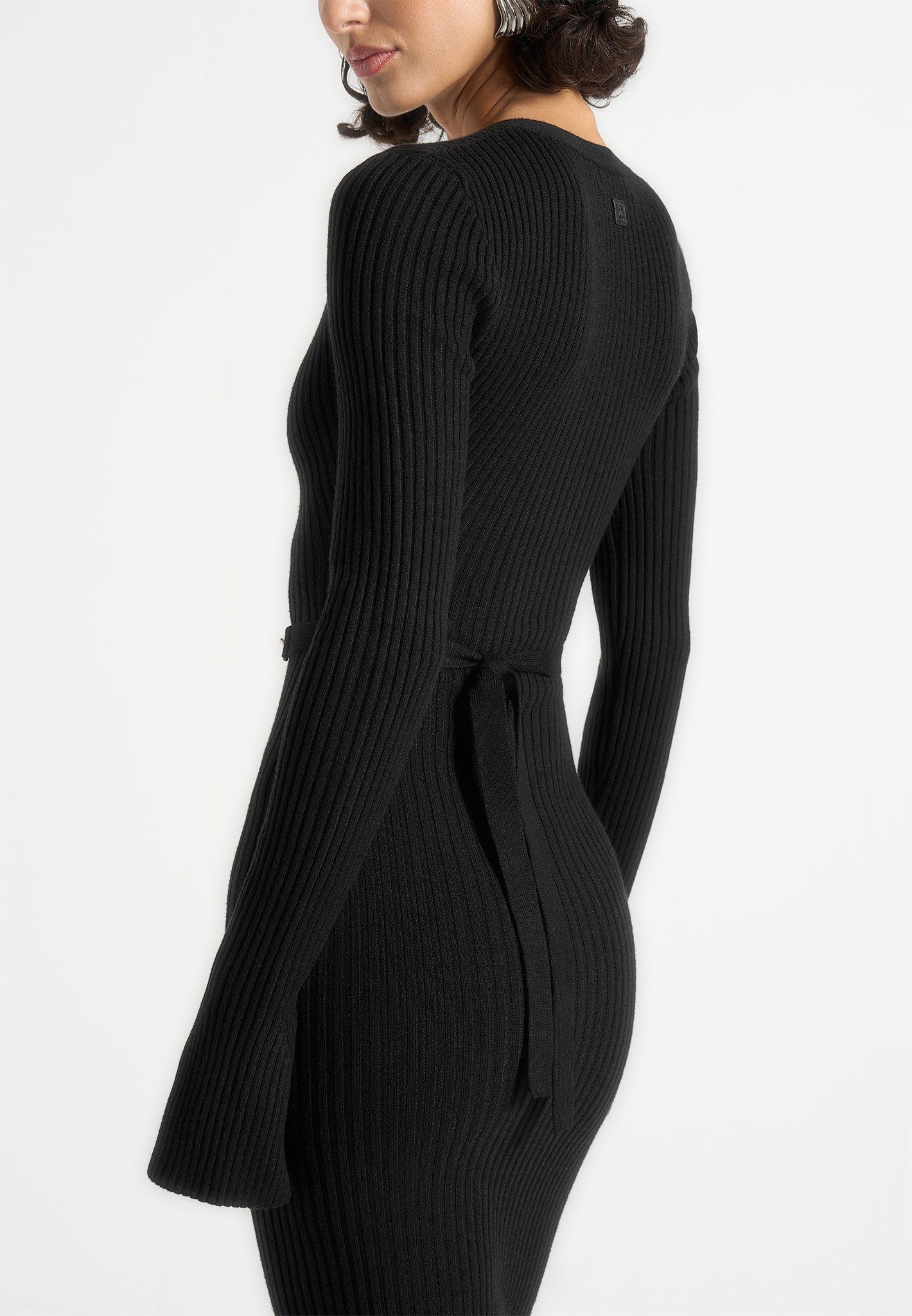 assia-long-sleeve-knitted-midaxi-dress-with-belt-black