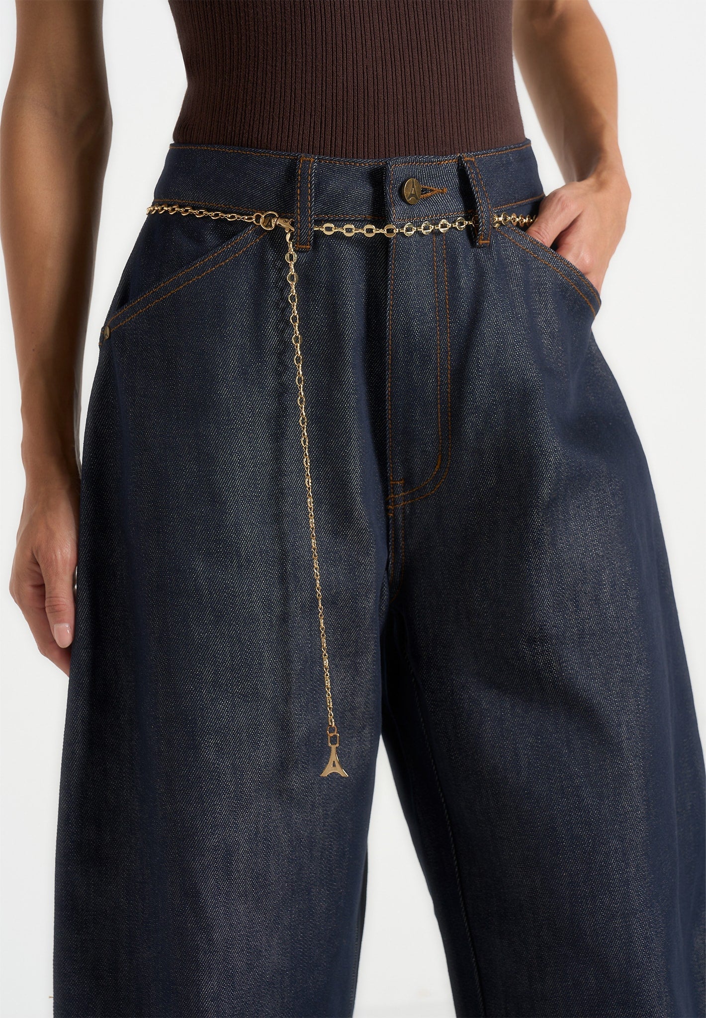 enora-hourglass-jean-with-chain-indigo