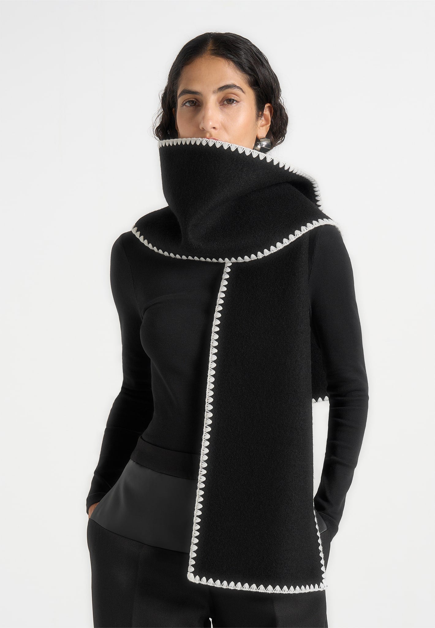 Aube - Blanket Stitch Wool Scarf - Black 