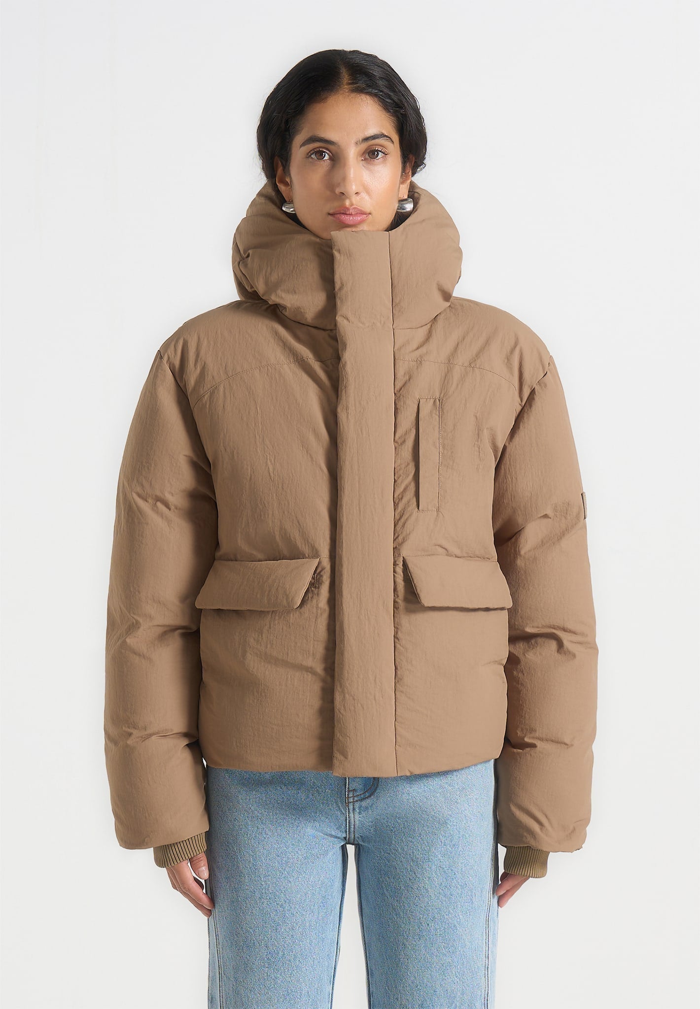 casey-unisex-minimal-raglan-puffer-jacket-taupe 