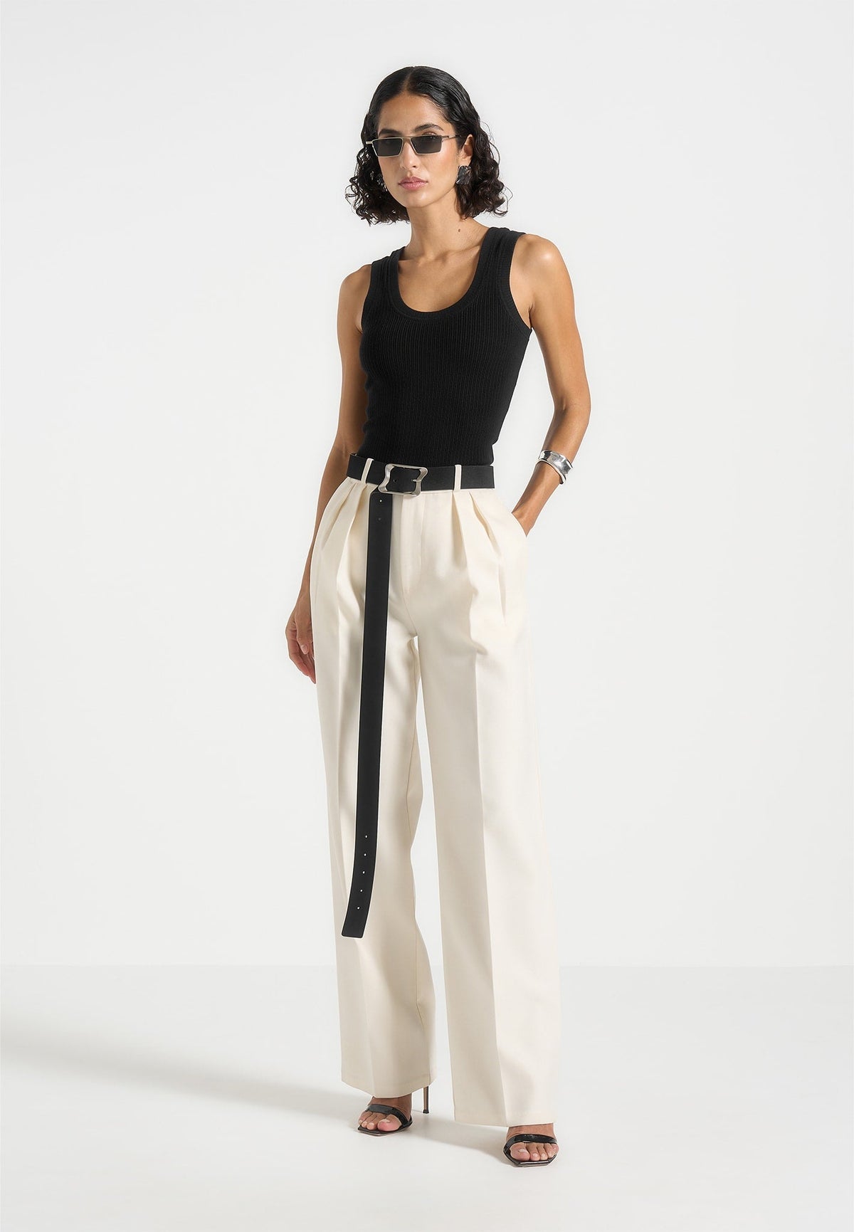 Justine - Scoop Neck Ribbed Tank Top - Black