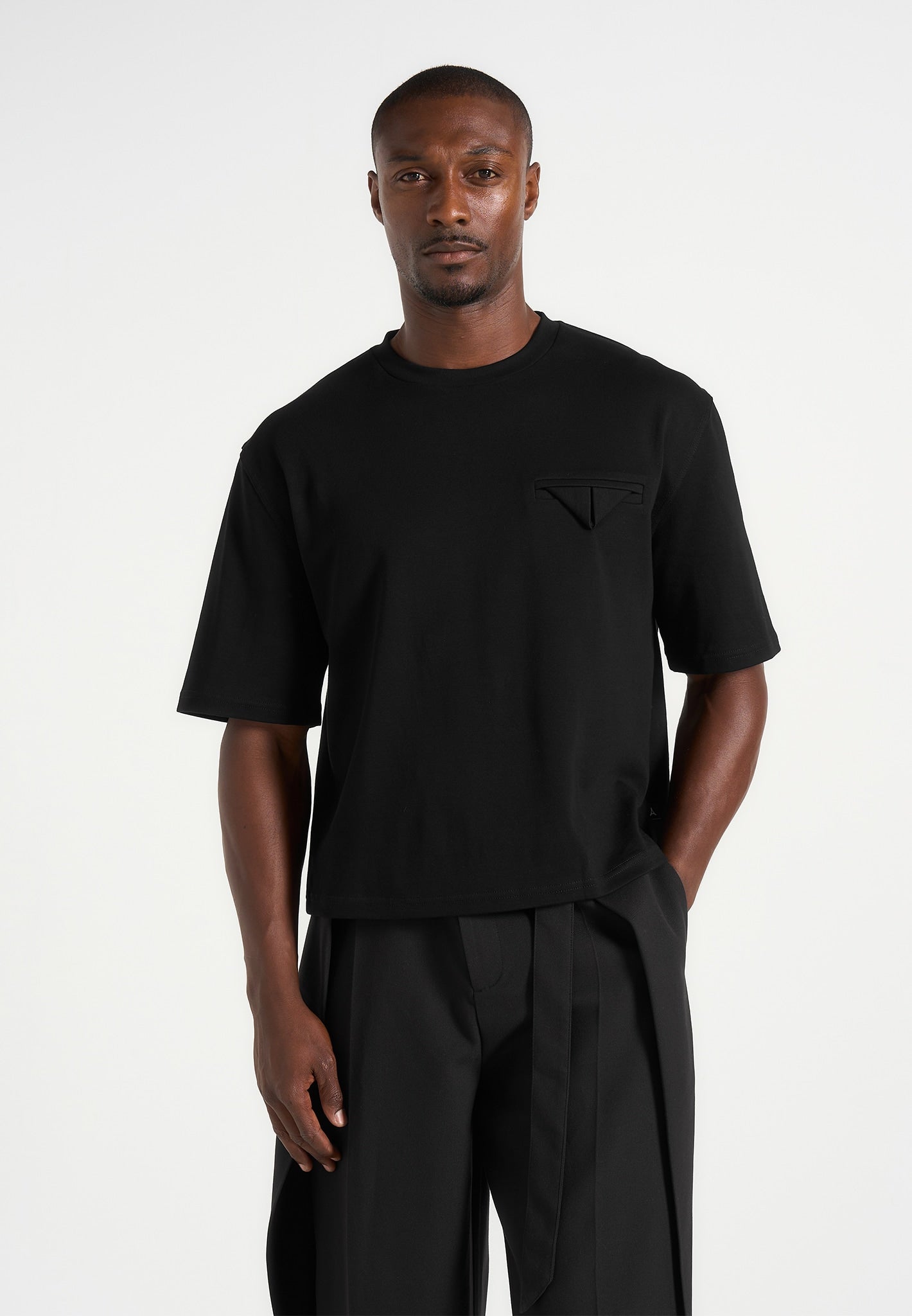 leon-boxy-cropped-t-shirt-black