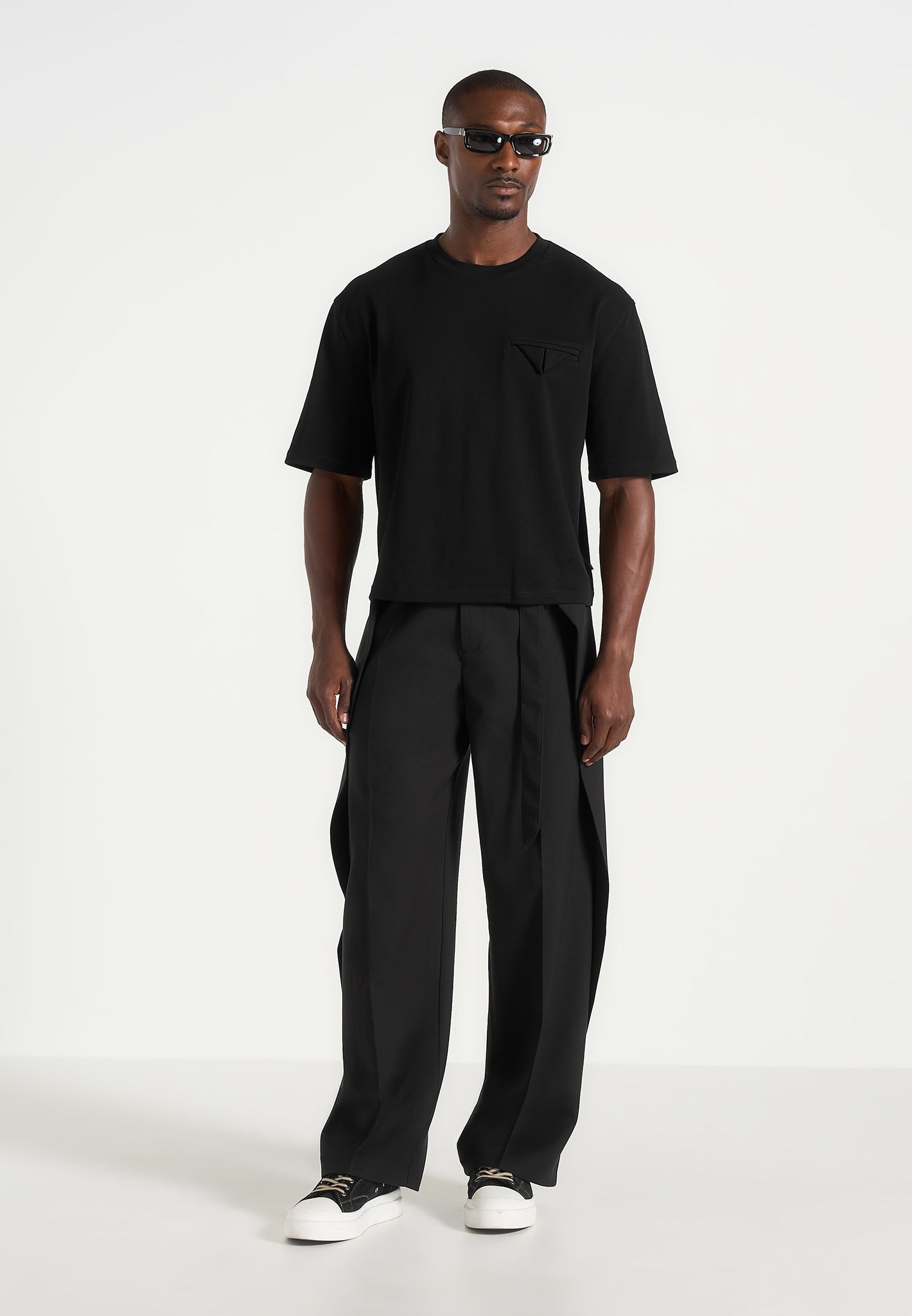 leon-boxy-cropped-t-shirt-black