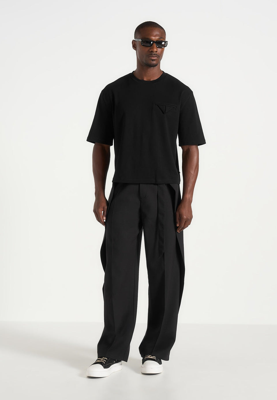 leon-boxy-cropped-t-shirt-black