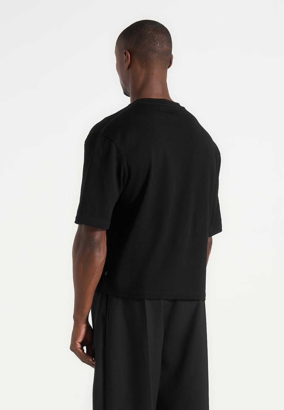 leon-boxy-cropped-t-shirt-black