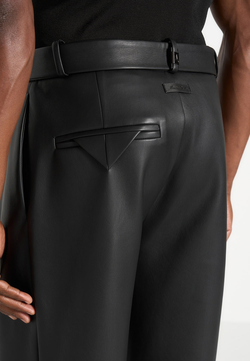 serge-relaxed-fit-leather-pleated-trousers-black