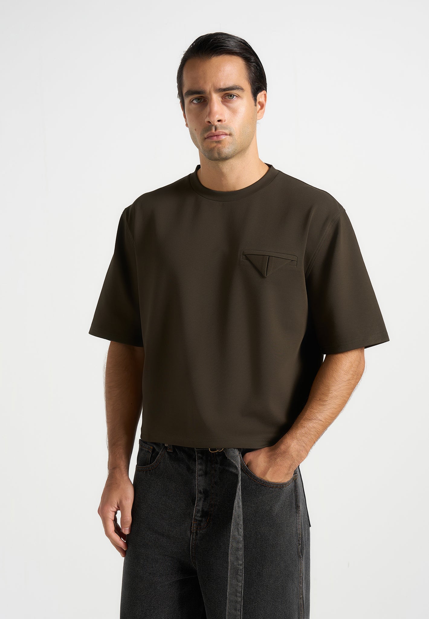 leon-boxy-cropped-cotton-t-shirt-olive 