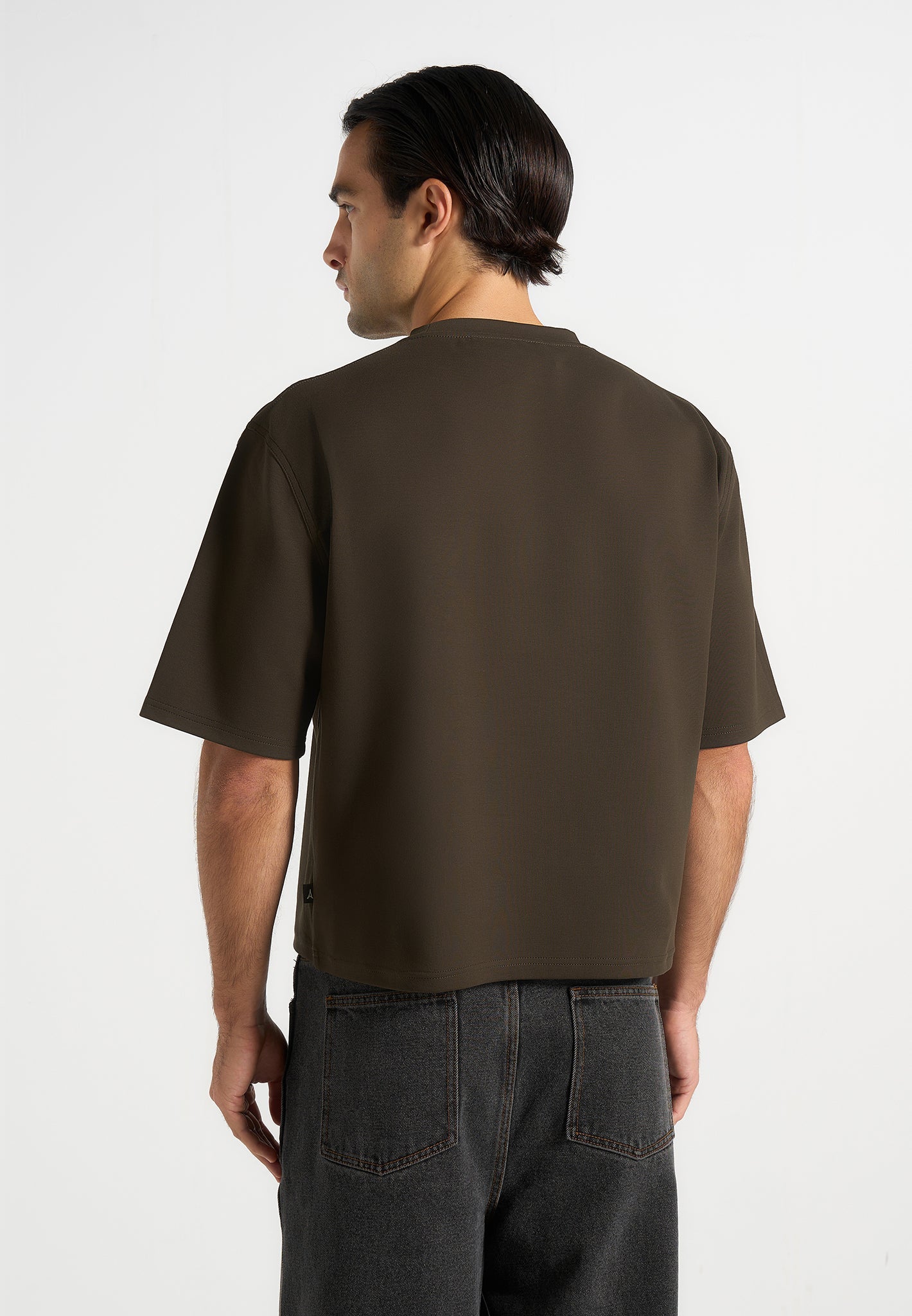 leon-boxy-cropped-cotton-t-shirt-olive
