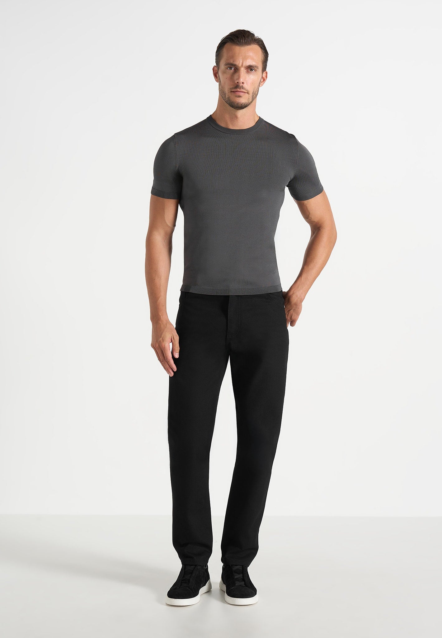dn001-tapered-fit-denim-jeans-black