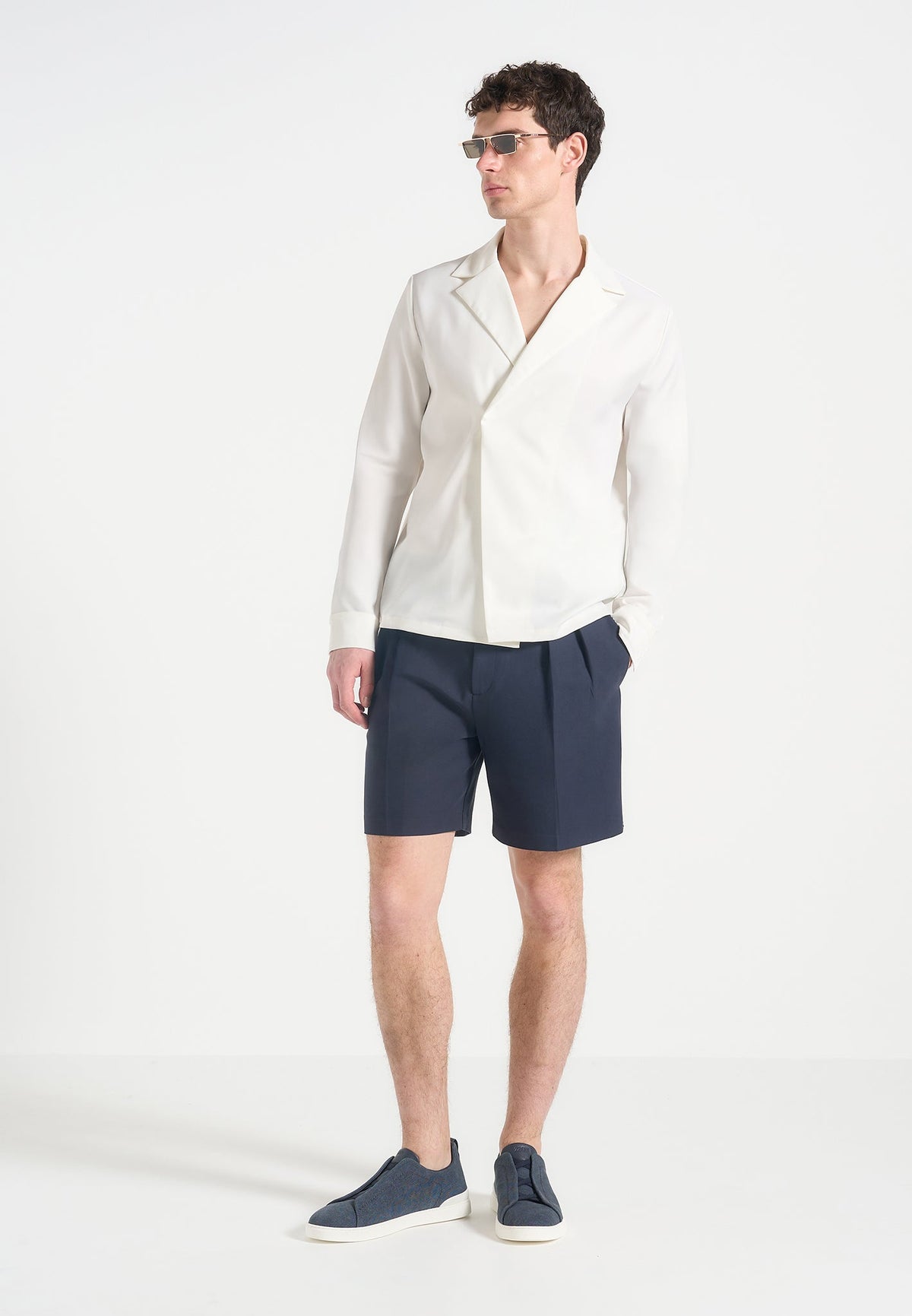 Victorin - Twin Pleat Chino Shorts with Stitch Detail - Navy