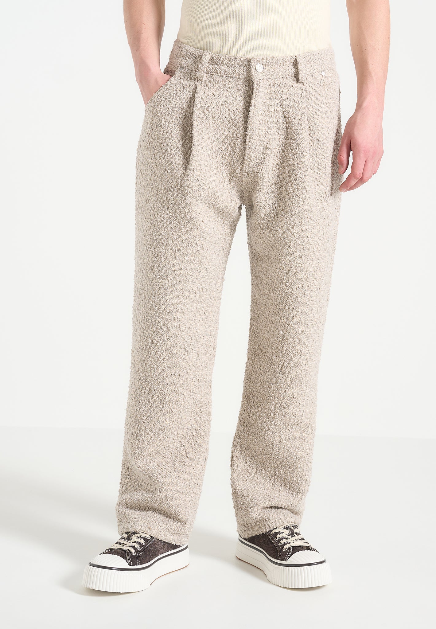 arnault-boucle-pleated-jeans-beige 