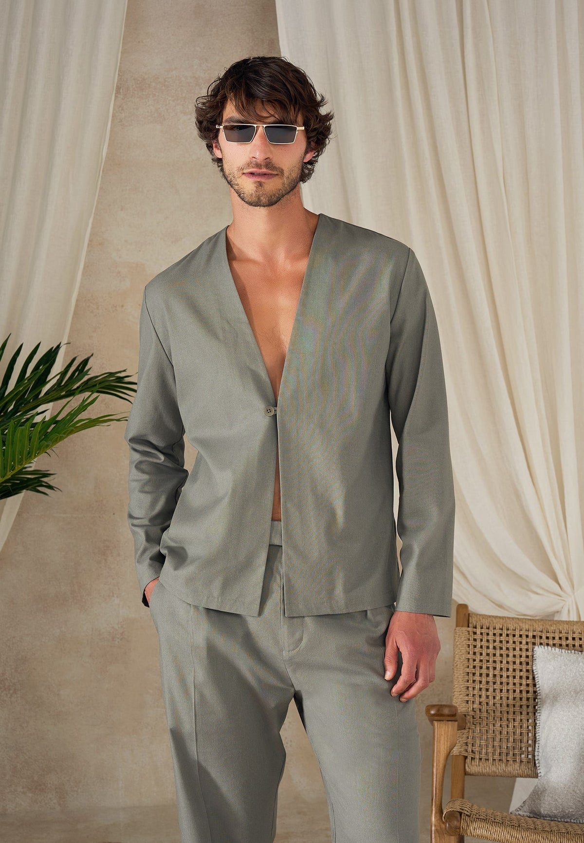 axel-minimal-kimono-shirt-khaki
