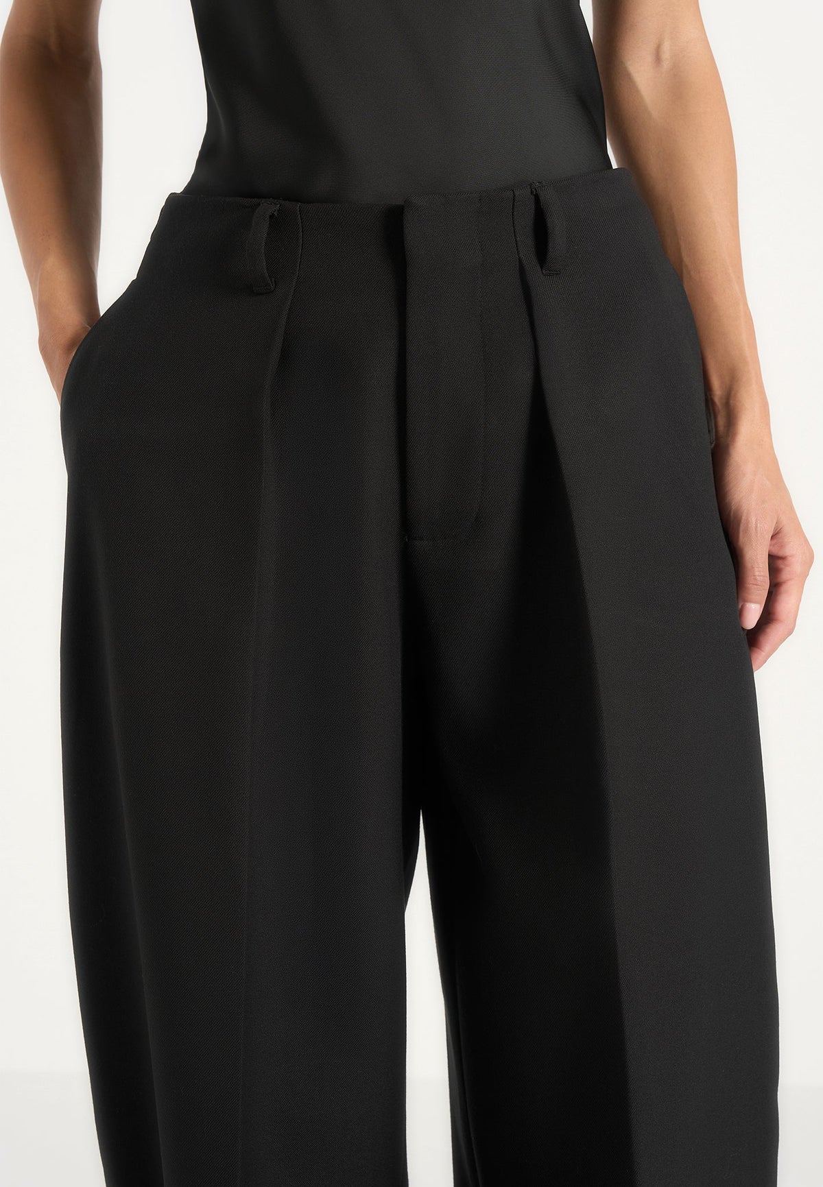 Kylie - Barrel Leg Press Crease Wool-Blend Trousers - Black