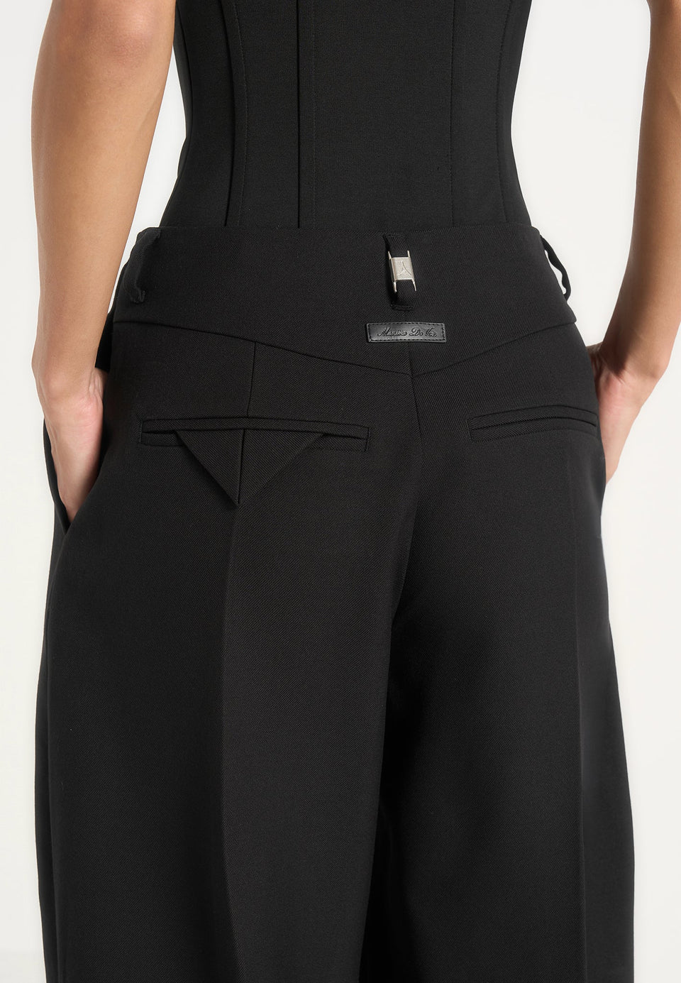 Kylie - Barrel Leg Press Crease Wool-Blend Trousers - Black