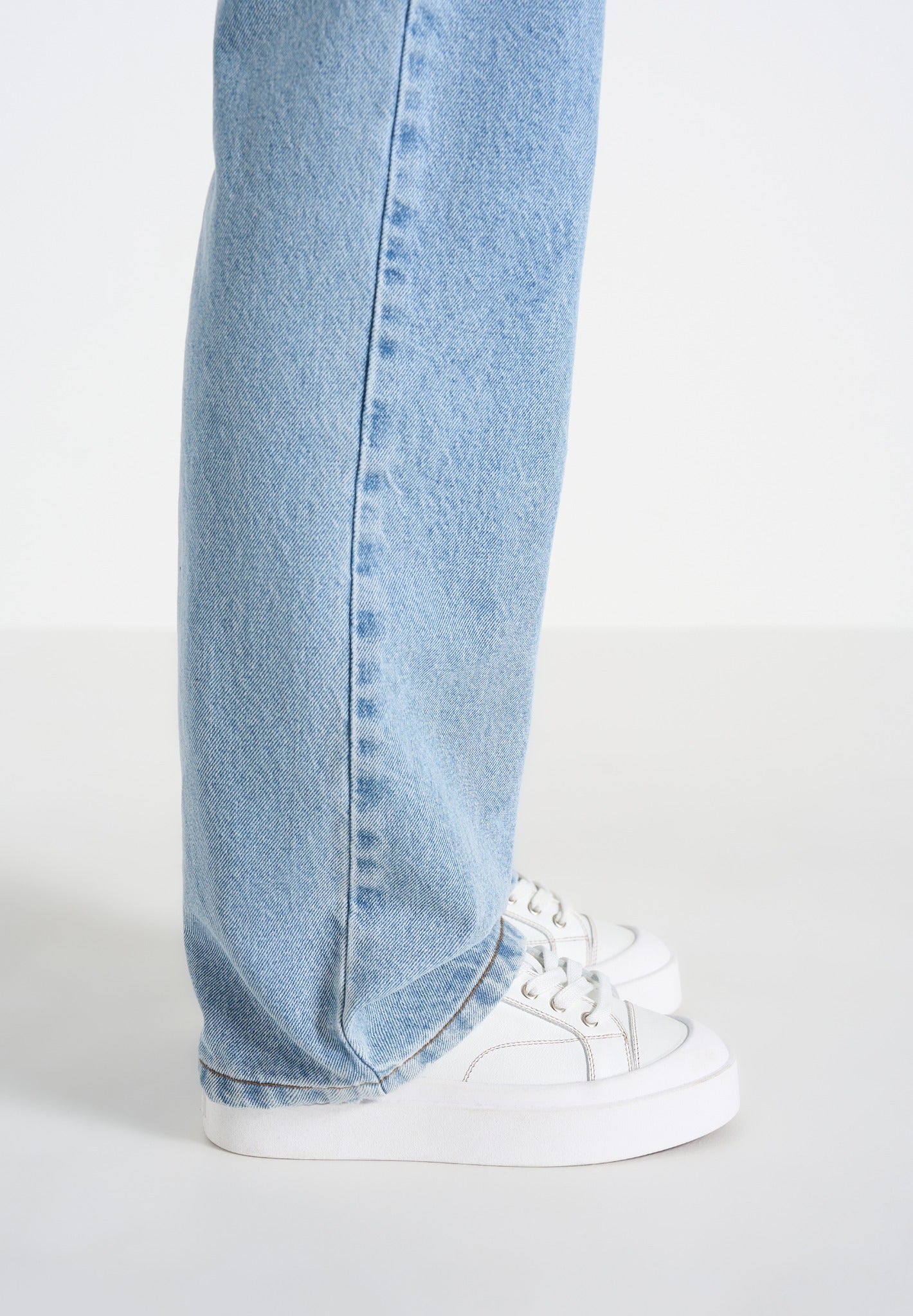 womens-vienna-leather-contrast-stitch-sneaker-white