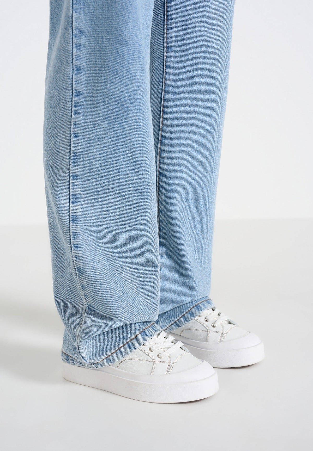 Women's Vienna - Leather Contrast Stitch Sneaker - White
