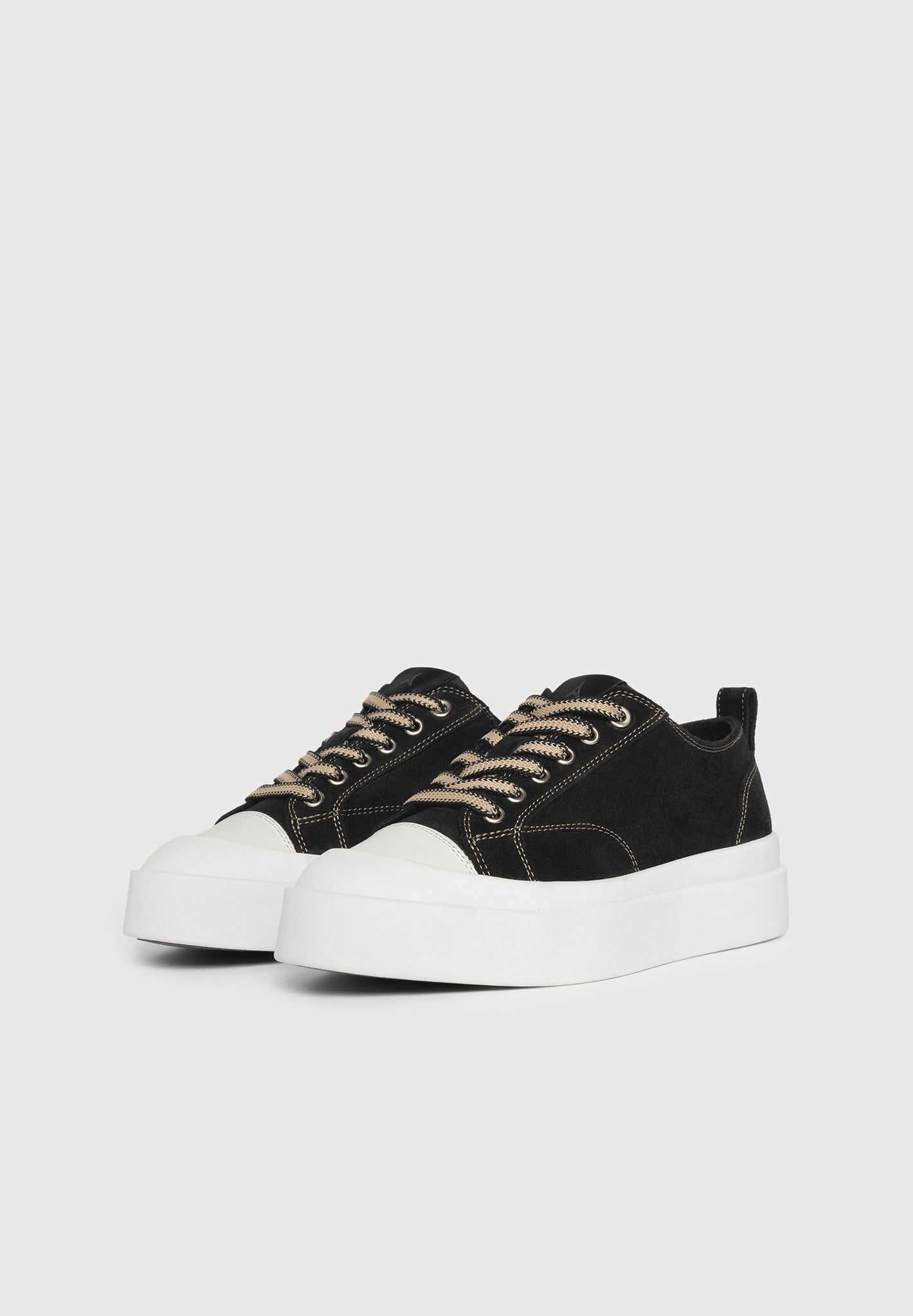 womens-vienna-suede-contrast-stitch-sneaker-black