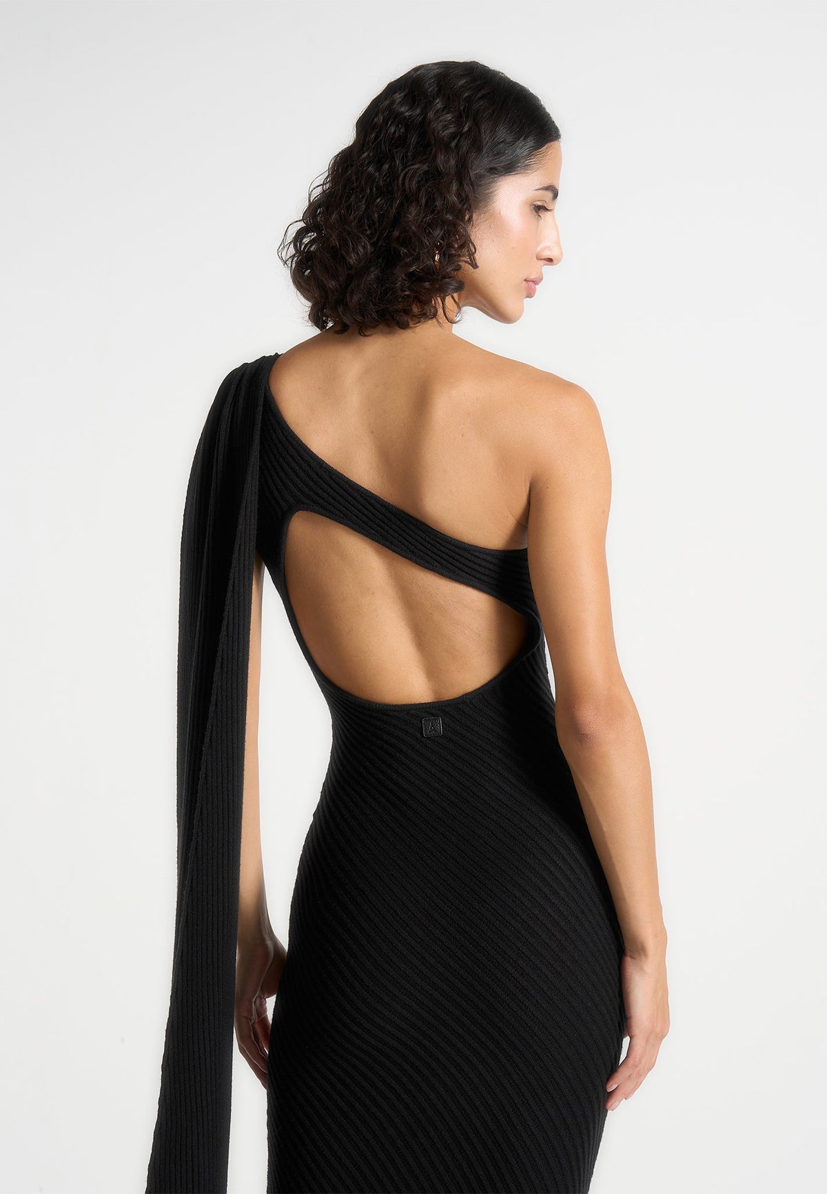 Laya - Asymmetric Knit Maxi Dress With Scarf - Black