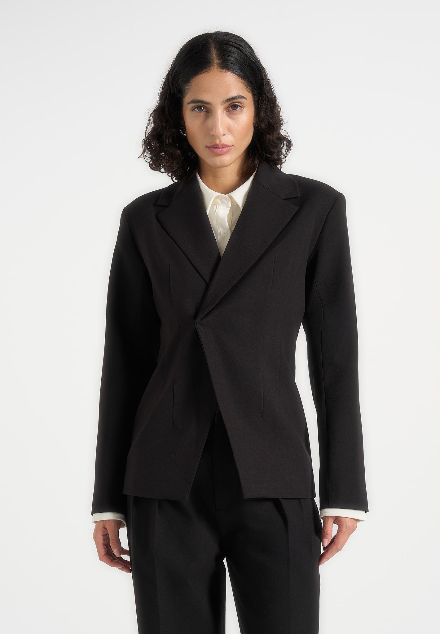 beatrice-tailored-cinched-blazer-black 
