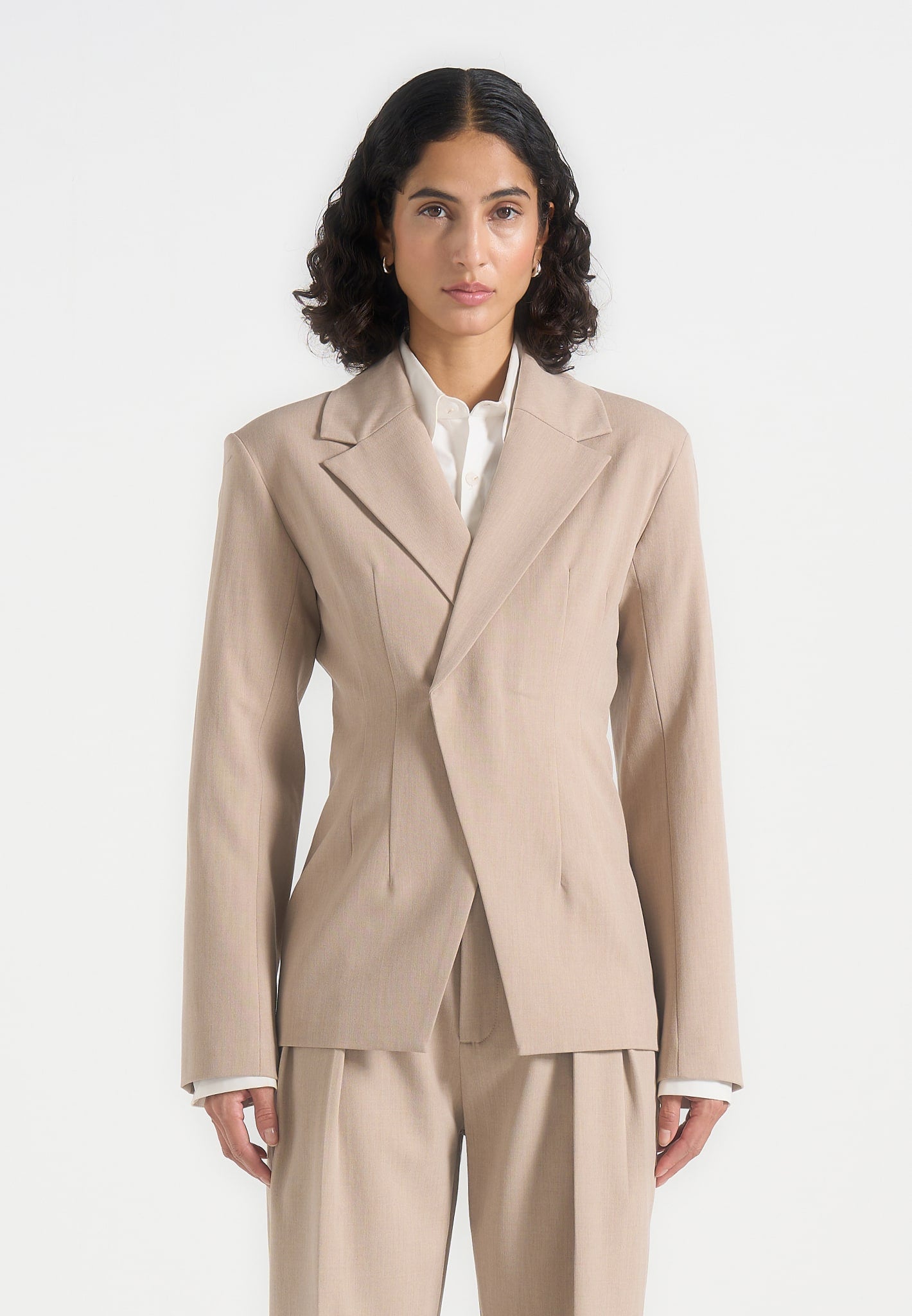 beatrice-tailored-cinched-blazer-beige 