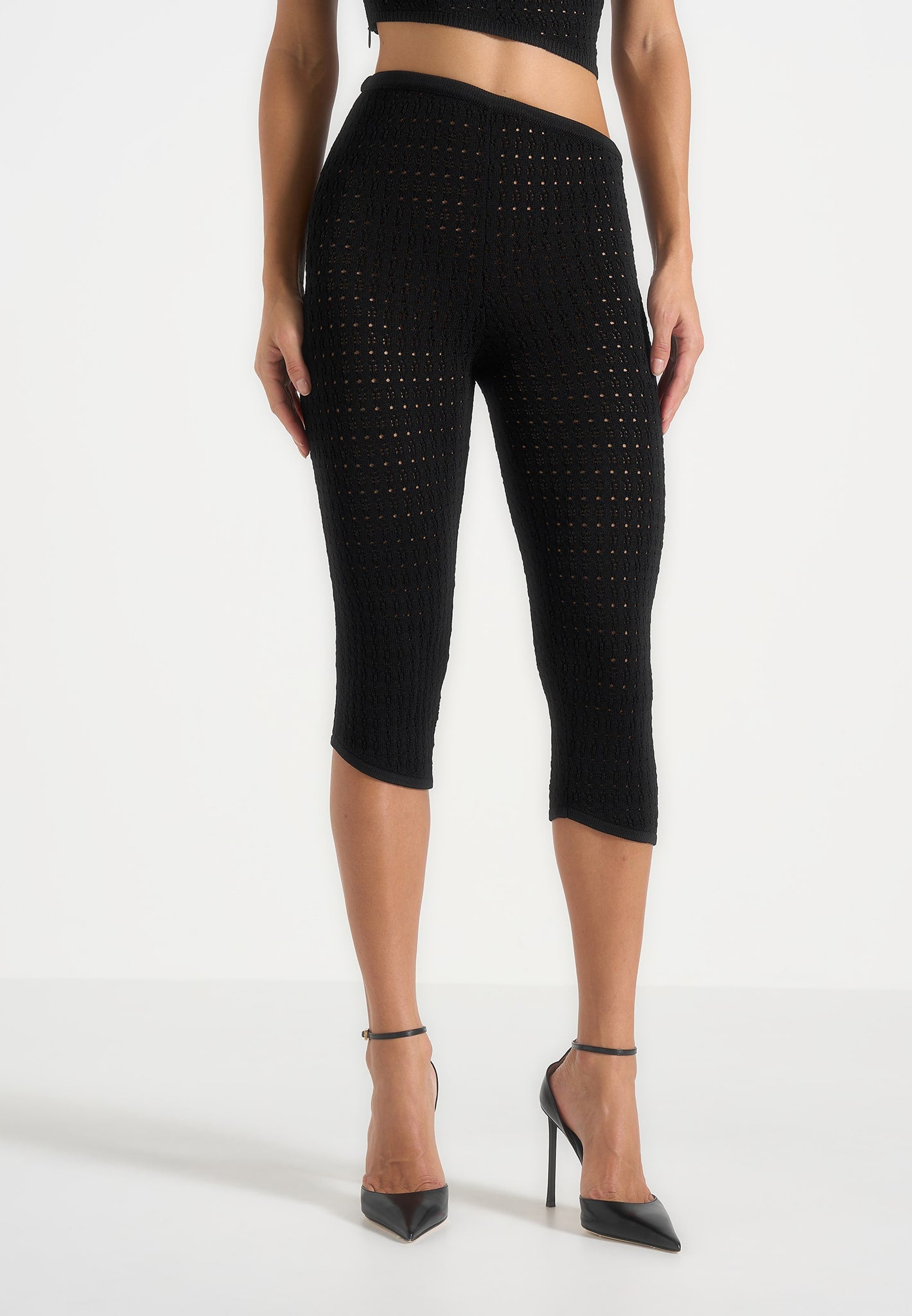 Piper - Pointelle Asymmetric Capri Leggings - Black 