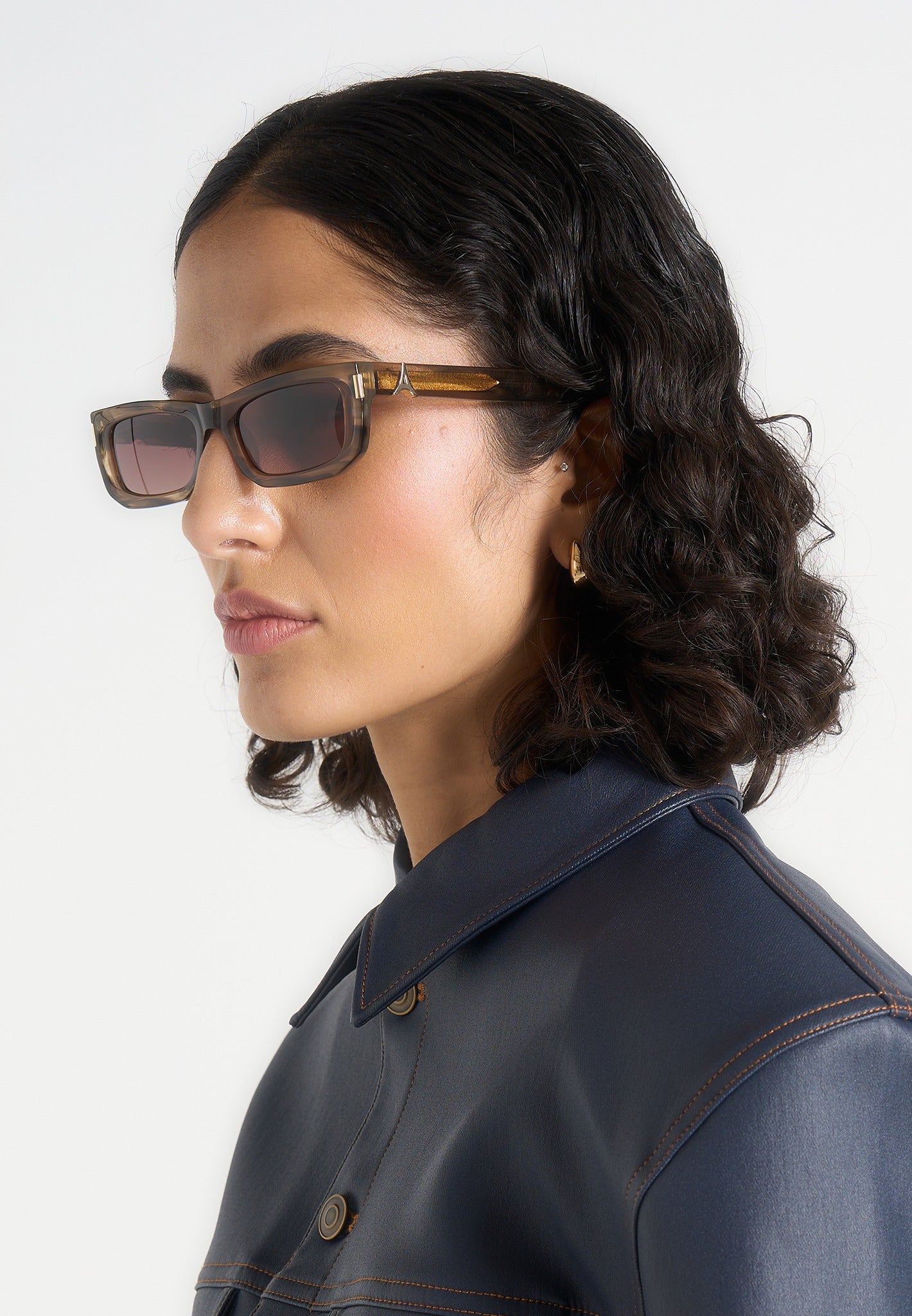 Milan - Curved-Frame Sunglasses - Brown