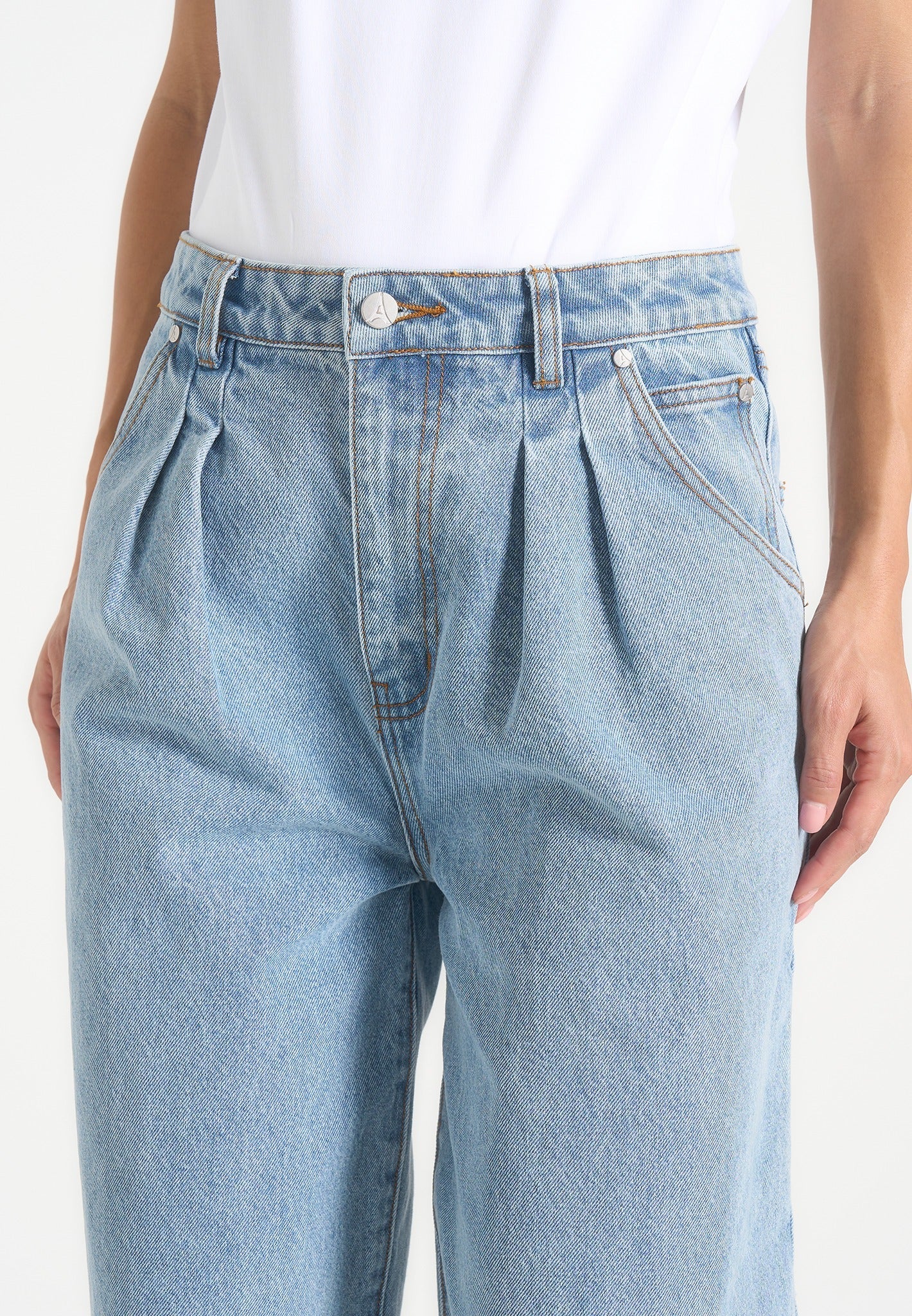 Lucy - Twin Pleat Wide-Leg Denim Jeans - Mid Blue