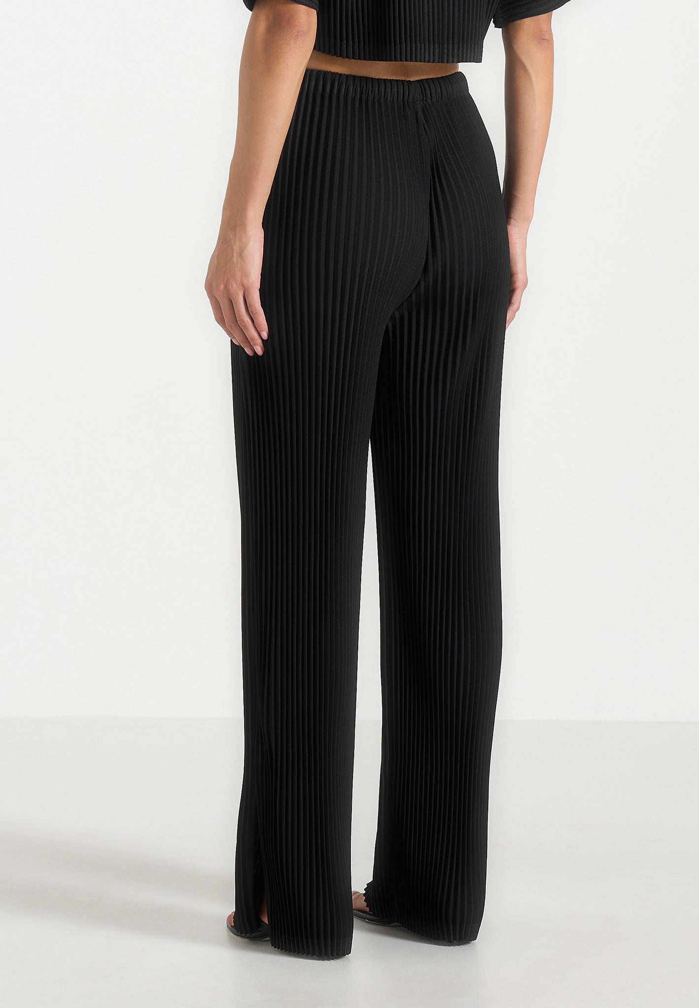 Lila - Pleated Wide-Leg Pants - Black