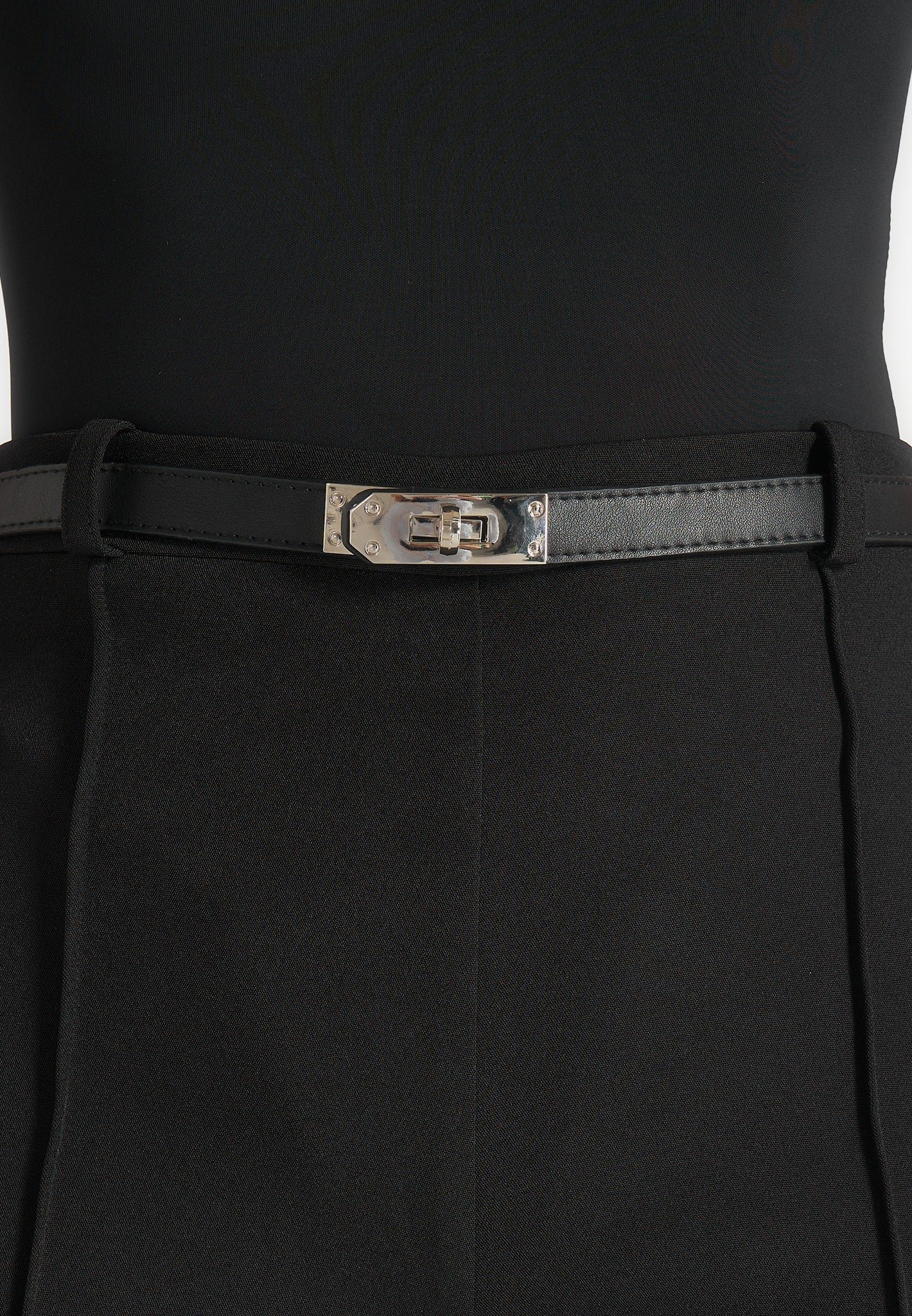Quinn - High-Waisted Belted Fit & Flared Trousers - Black