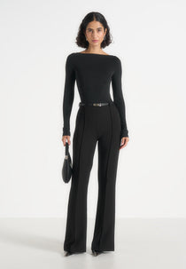 Quinn - High-Waisted Belted Fit & Flared Trousers - Black