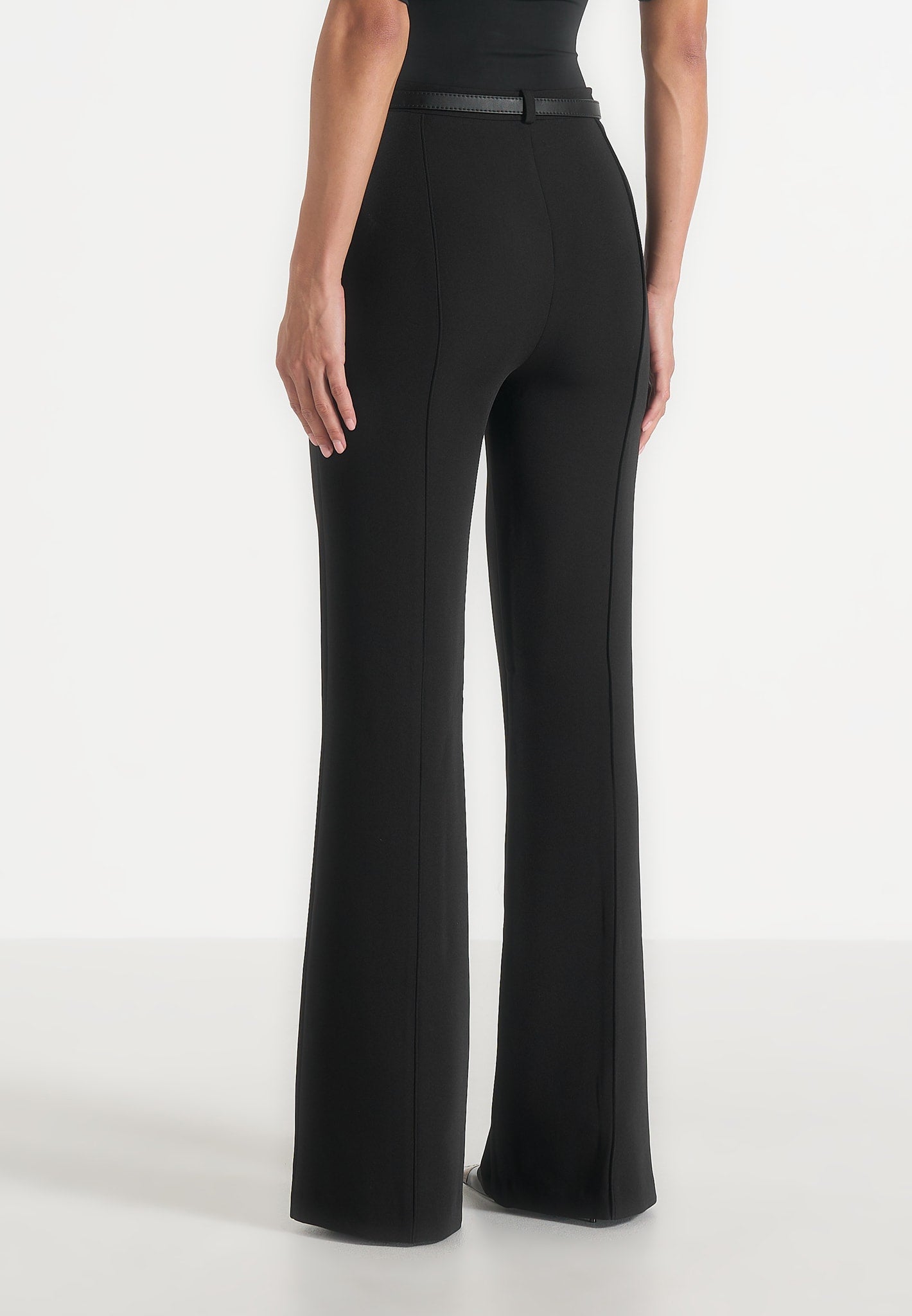 Quinn - High-Waisted Belted Fit & Flared Trousers - Black